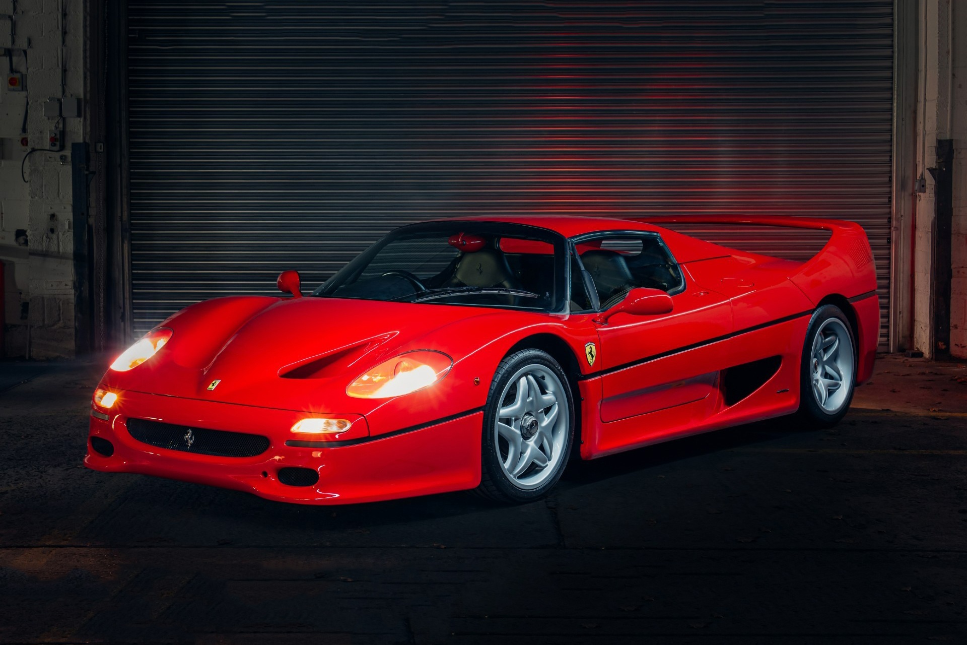 Ferrari F50 hang hiem duoc ban dau gia hinh anh