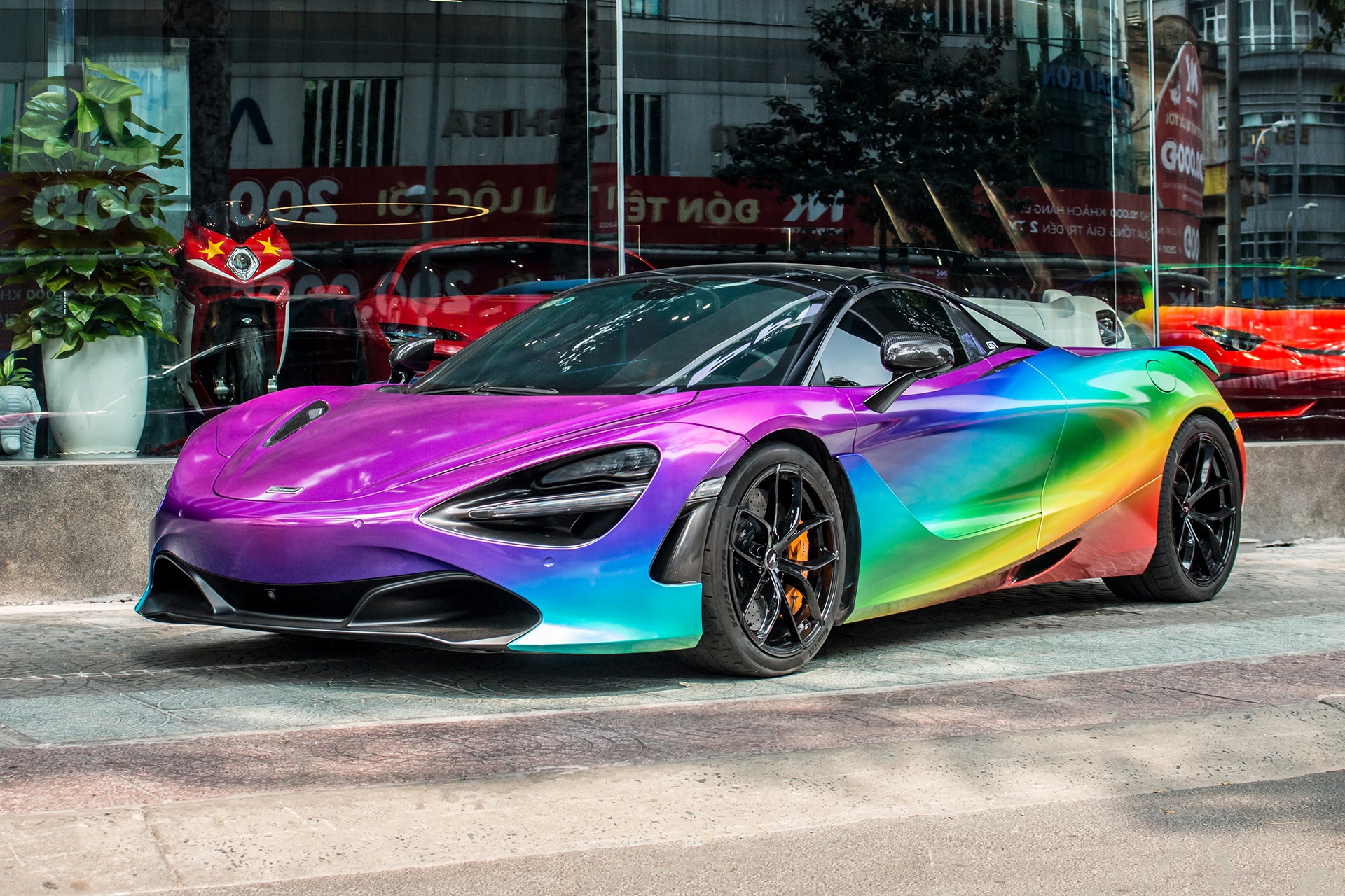 Can canh McLaren 720S Spider mau doc tai TP.HCM hinh anh