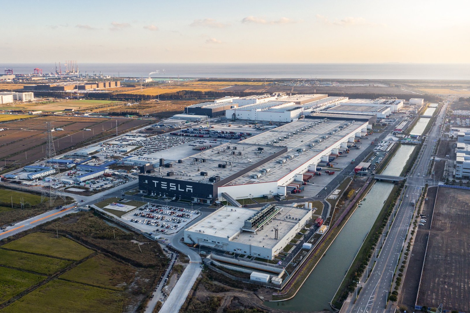 Tesla xây dựng nhà máy tại Trung Quốc ảnh 1 Tesla xay dung nha may tai Trung Quoc anh 1