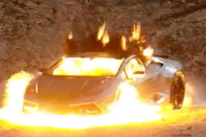 Pha huy Lamborghini Huracan de tao NFT hinh anh