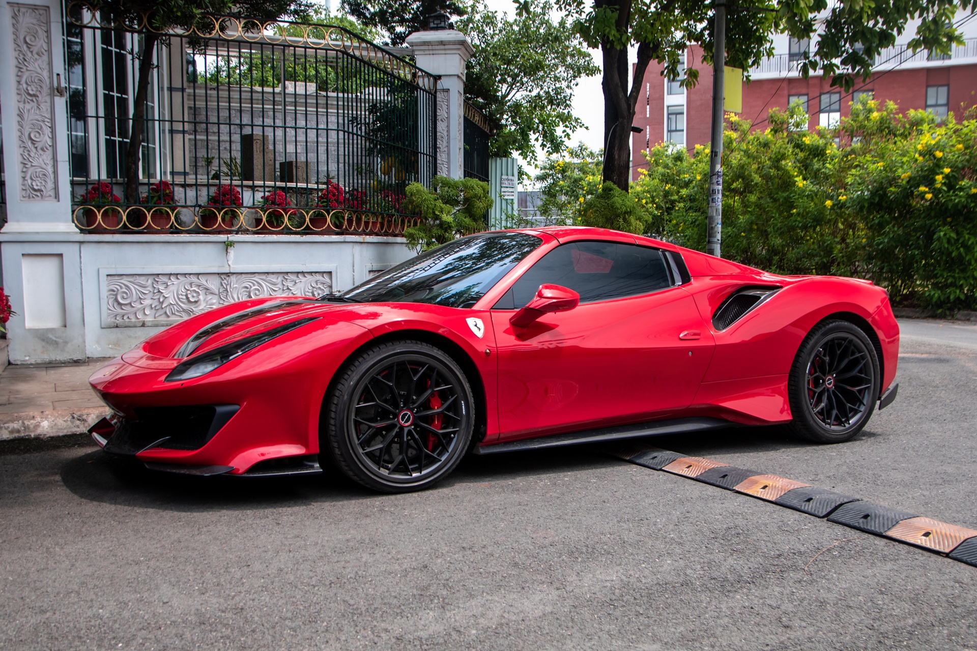 Koenigsegg Regera duoc van chuyen ra Da Nang anh 6