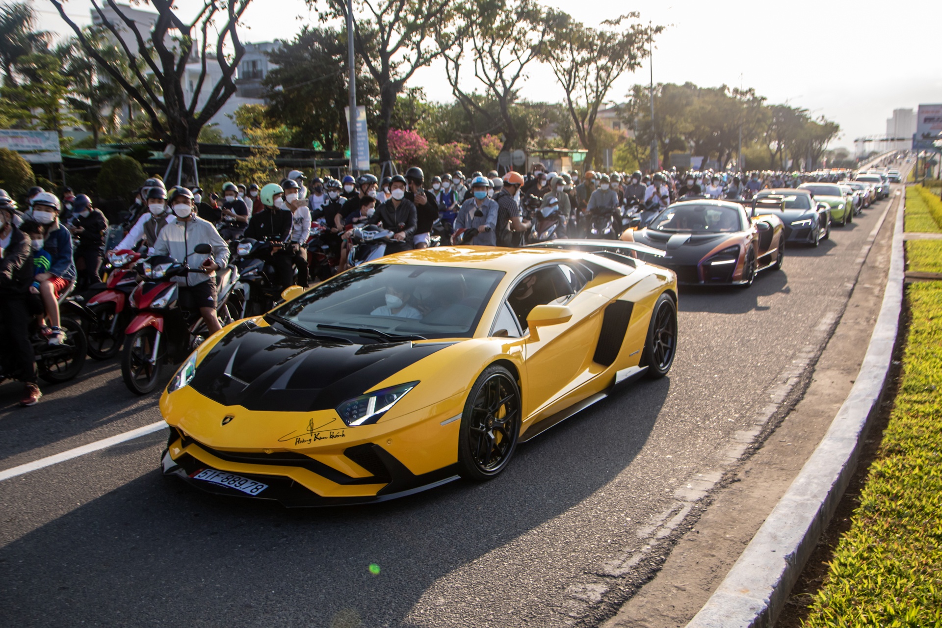 McLaren Senna va dan sieu xe xuat hien tai Da Nang hinh anh