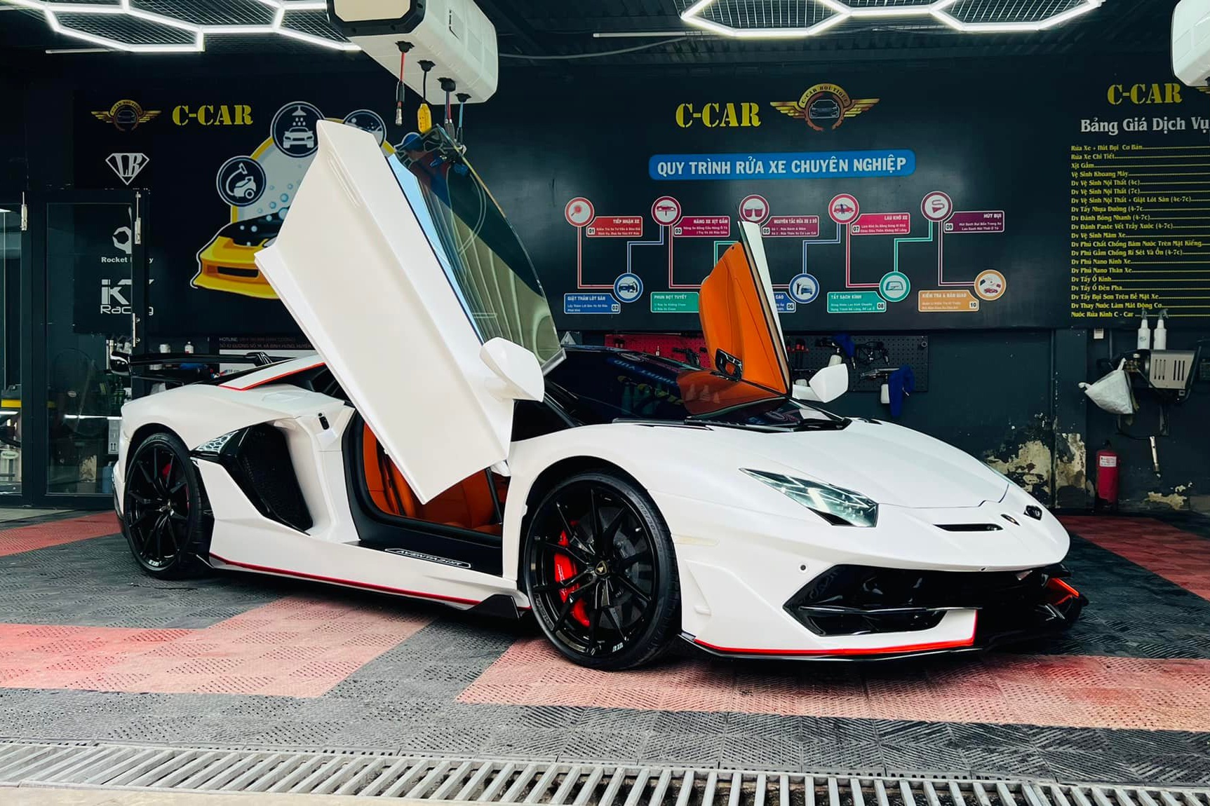 Lamborghini Aventador Roadster do len phien ban SVJ tai Viet Nam hinh anh