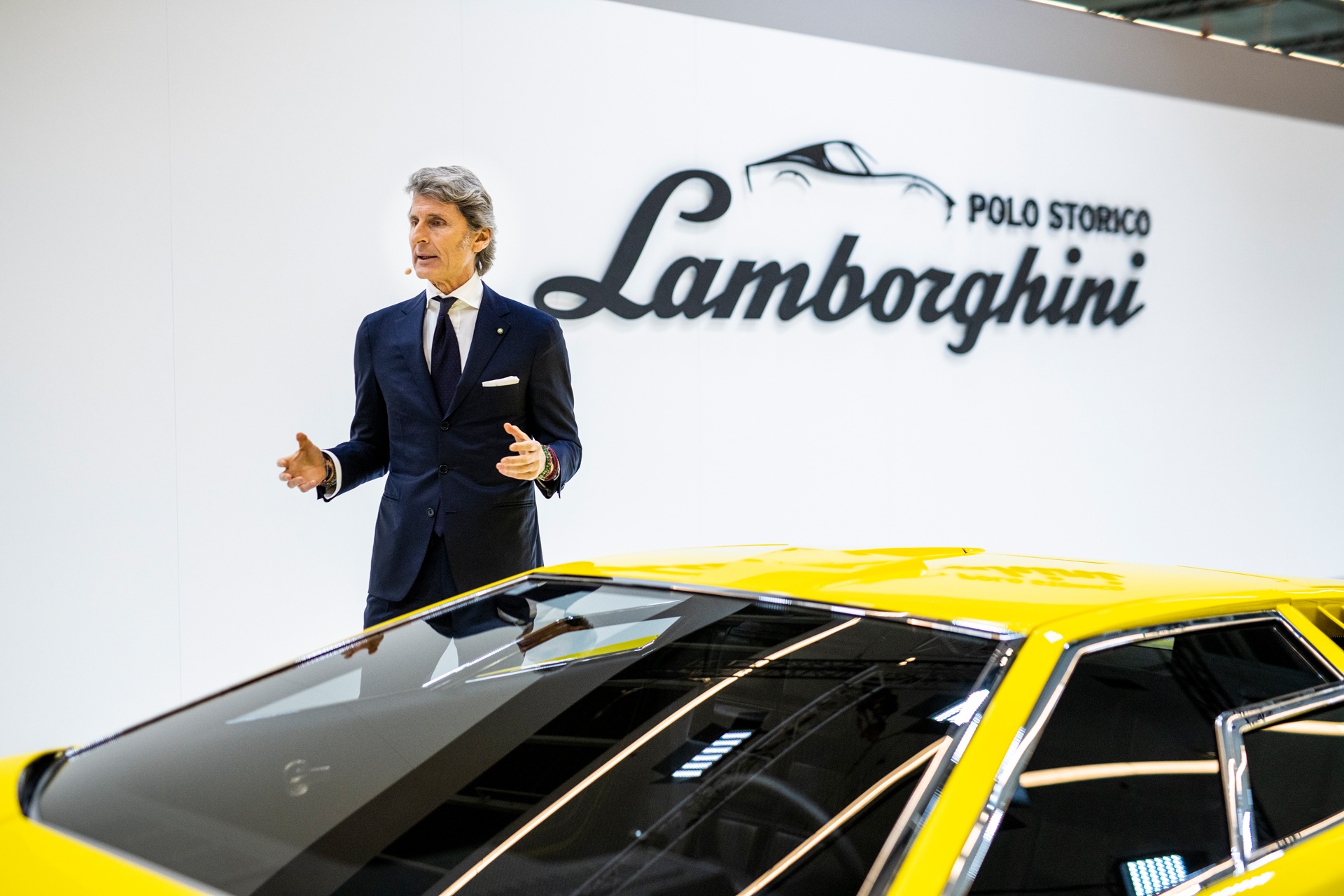 Lamborghini to chuc trien lam anh 4