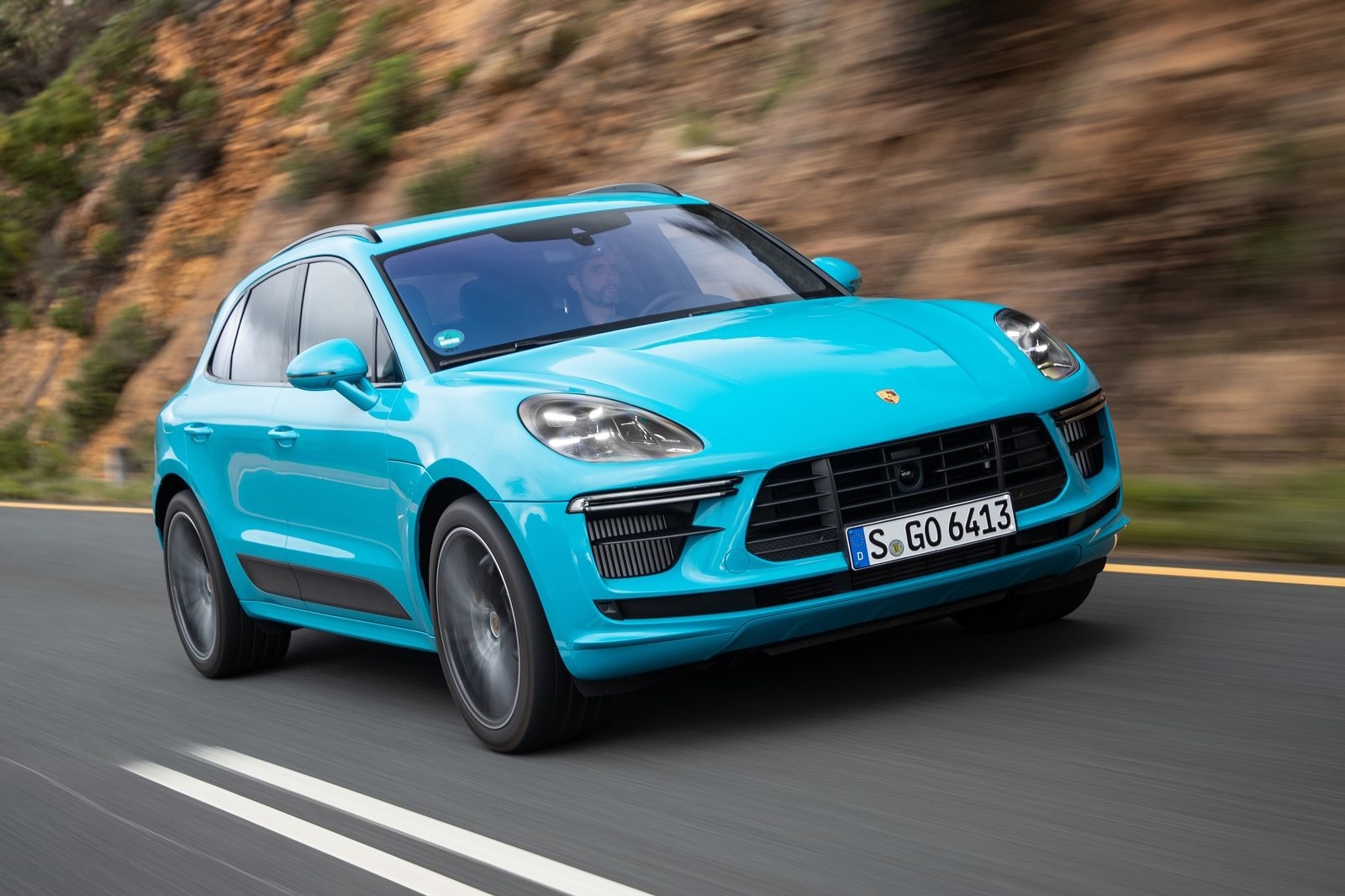 Porsche trieu hoi gan 200.000 xe vi loi den pha hinh anh