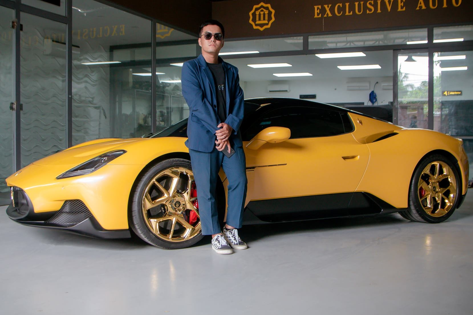 Trai nghiem nhanh Maserati MC20 ma vang dau tien tai Viet Nam hinh anh