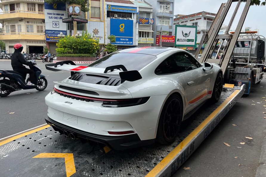 Ong Dang Le Nguyen Vu so huu Porsche 911 GT3 2022 dau tien o Viet Nam hinh anh