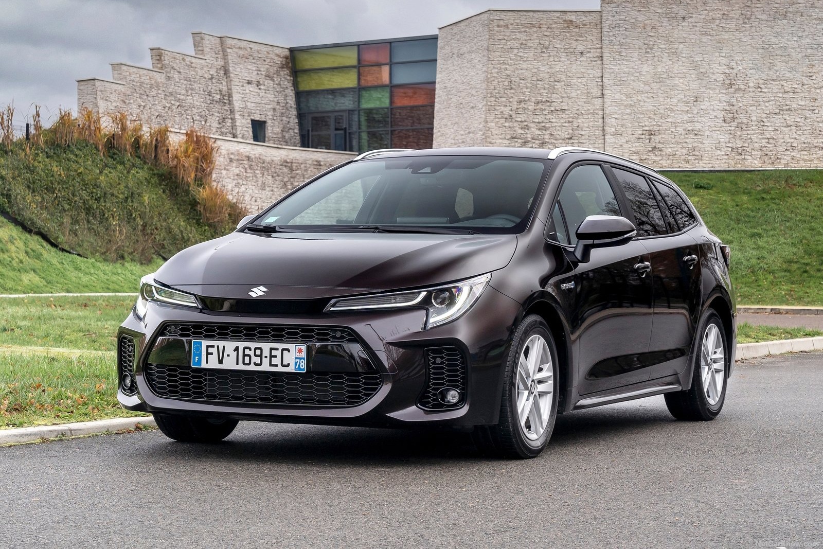 Suzuki đầu tư sản xuất xe điện ảnh 1 Suzuki dau tu san xuat xe dien anh 1