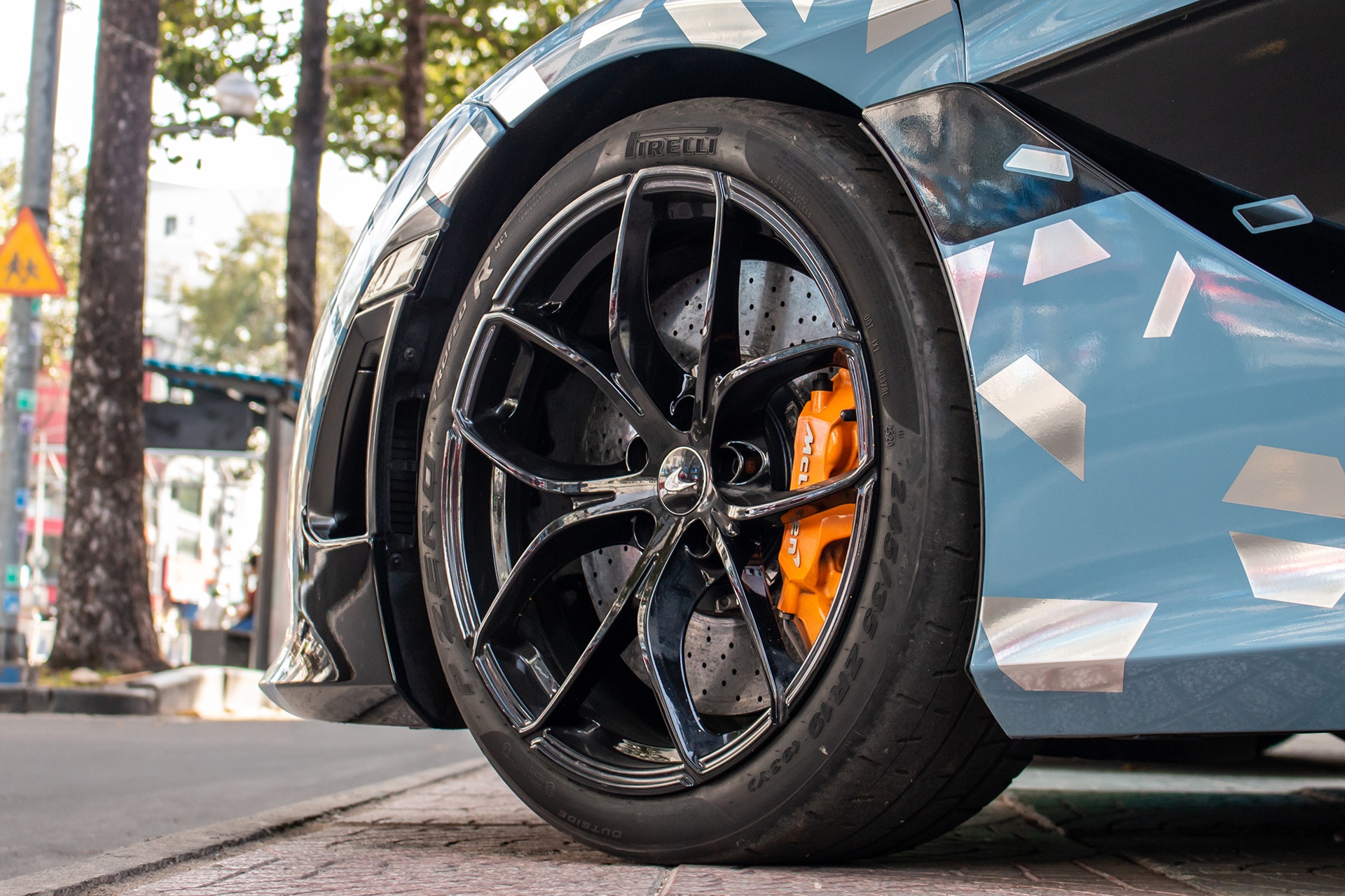 McLaren 720S Spider anh 4