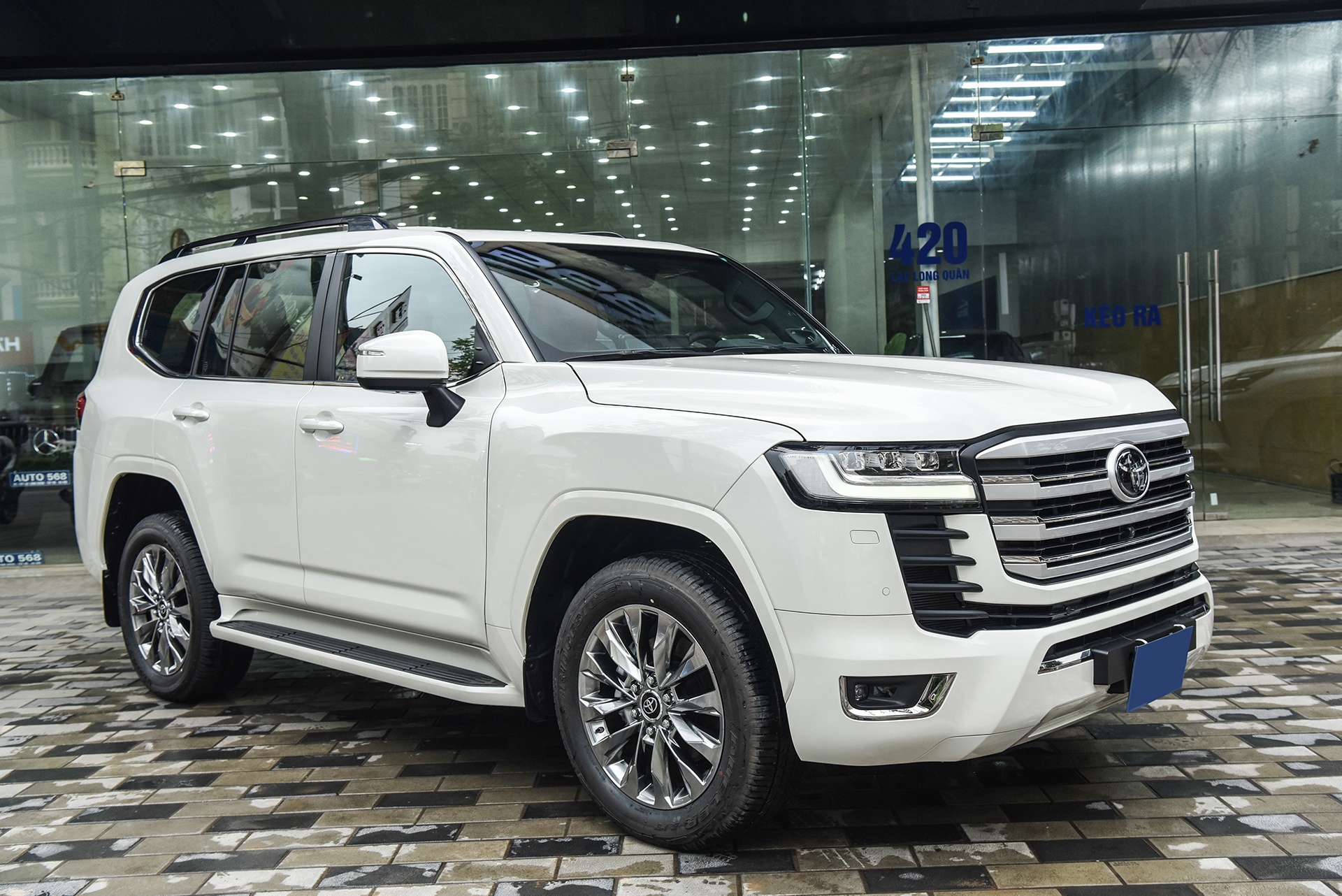 Can canh Toyota Land Cruiser ban 4 cho dau tien tai Viet Nam hinh anh