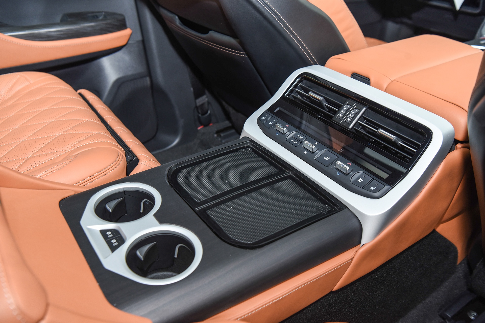 Toyota Land Cruiser do MBS anh 17