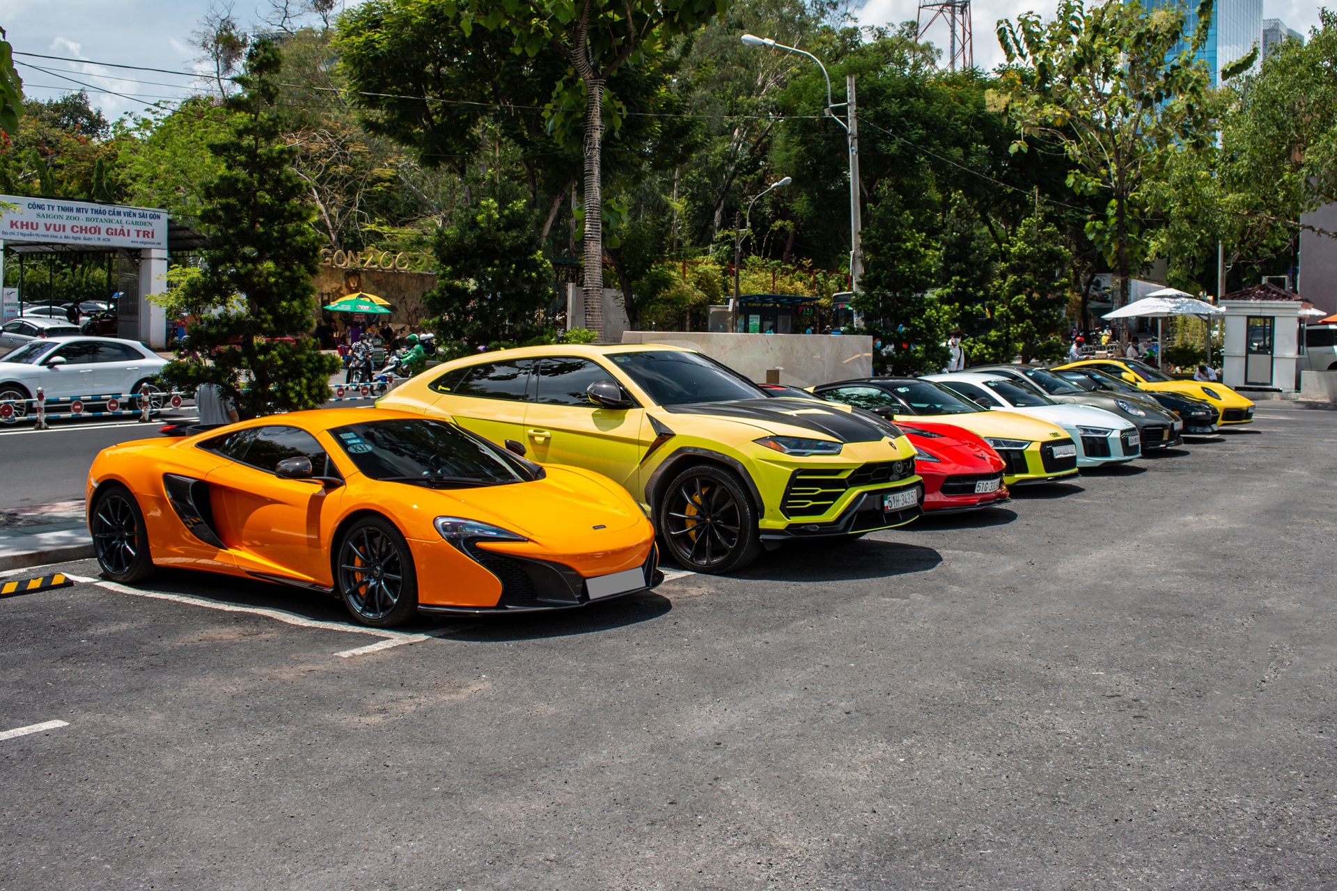 Loat sieu xe hoi tu dip cuoi tuan tai TP.HCM hinh anh