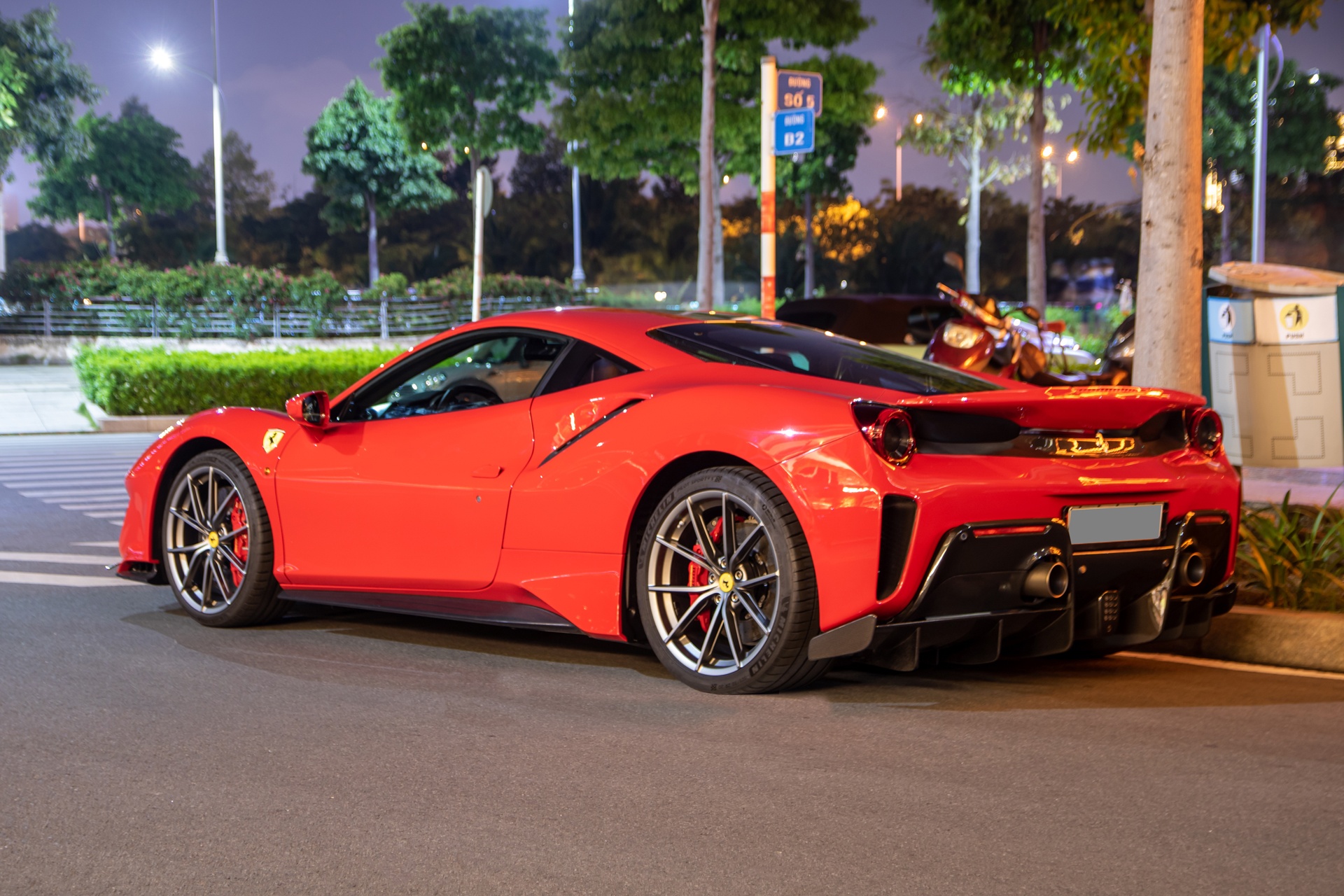 Ferrari 488 Pista anh 14