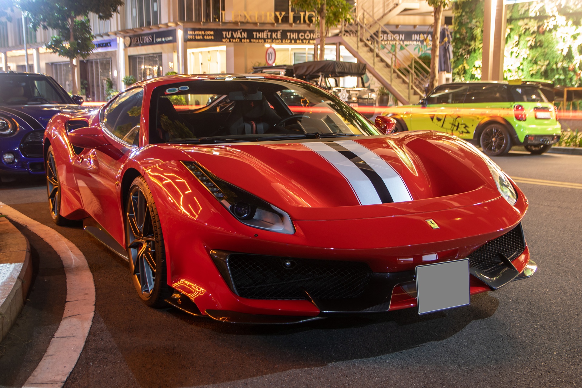 Can canh Ferrari 488 Pista mui cung dau tien tai Viet Nam hinh anh