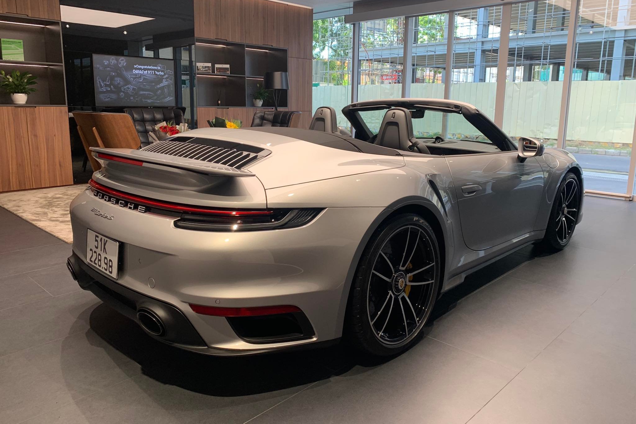 Porsche 911 Turbo anh 4