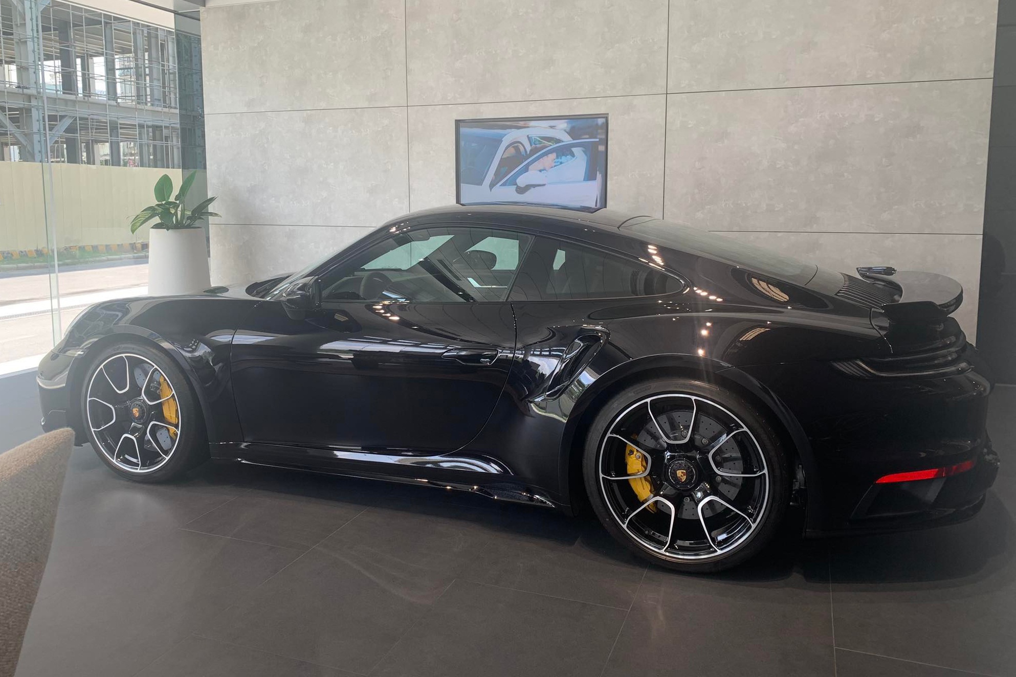 Porsche 911 Turbo anh 9