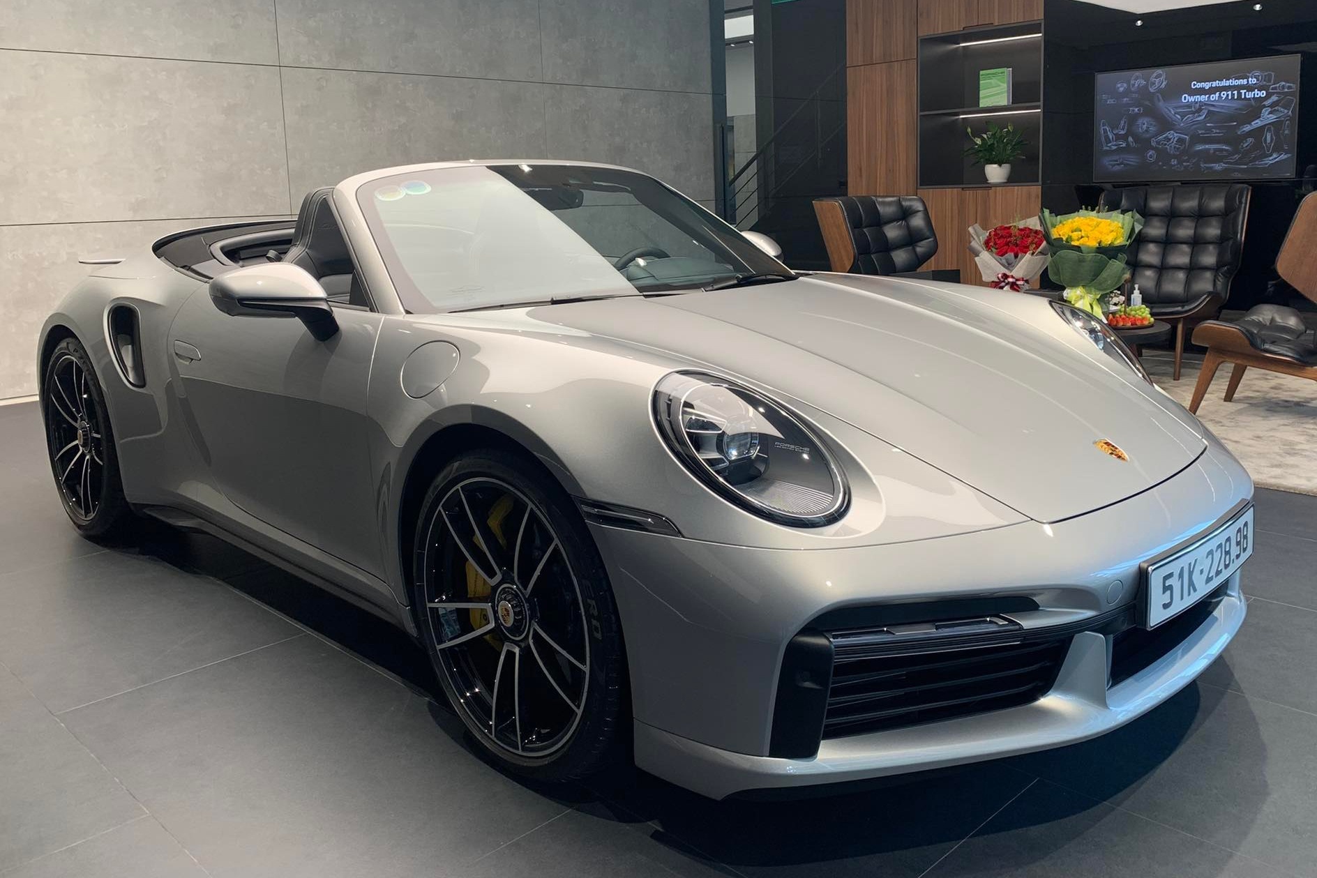 Porsche 911 Turbo anh 2