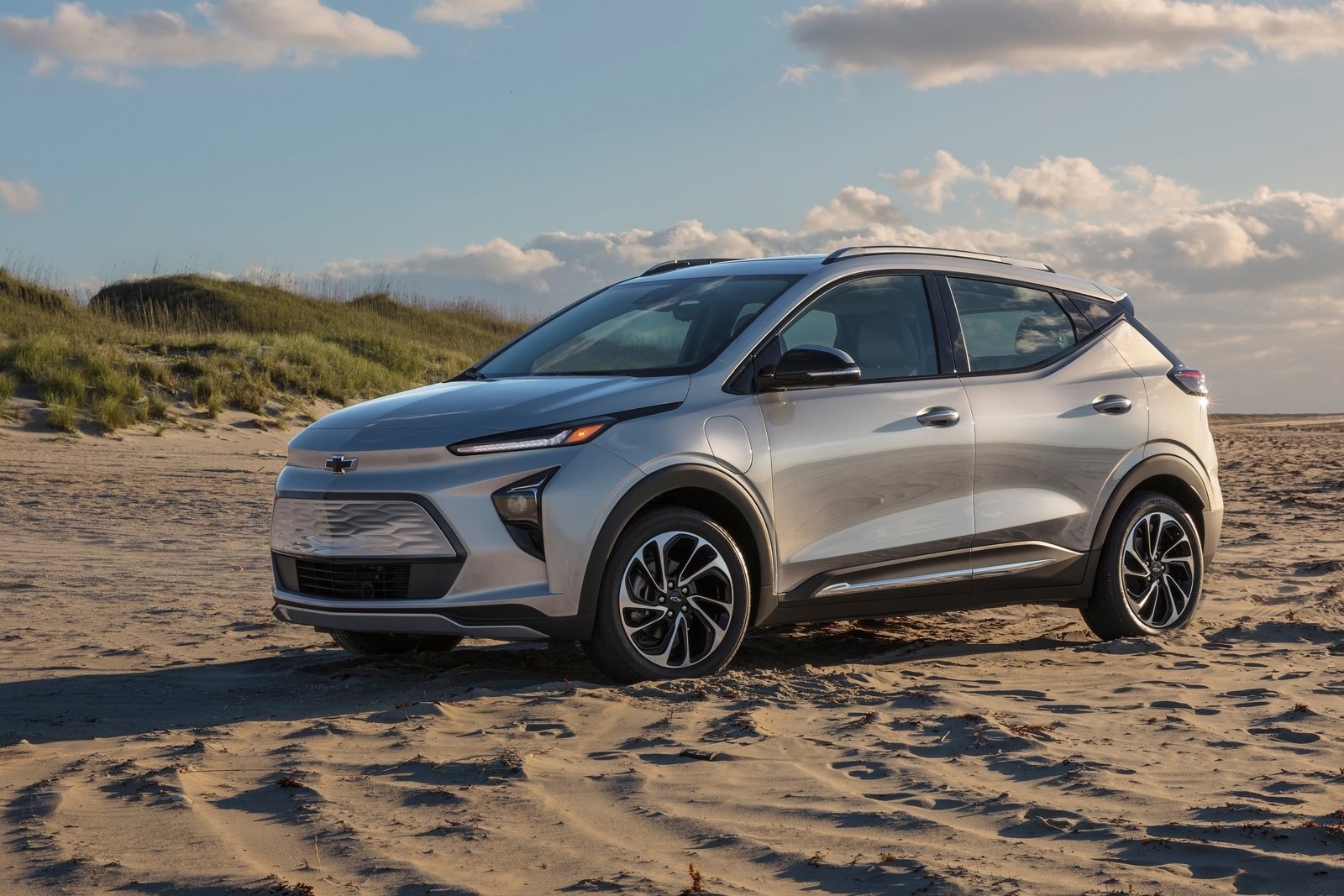 Chevrolet va Mercedes-Benz ap dung nhieu uu dai cho xe dien hinh anh