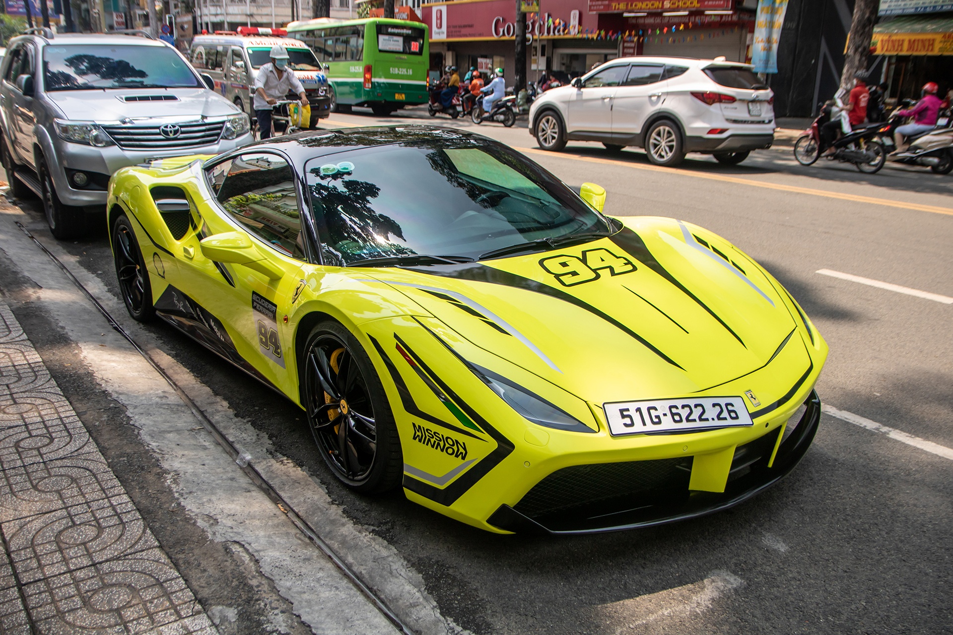 Ferrari 488 GTB anh 1