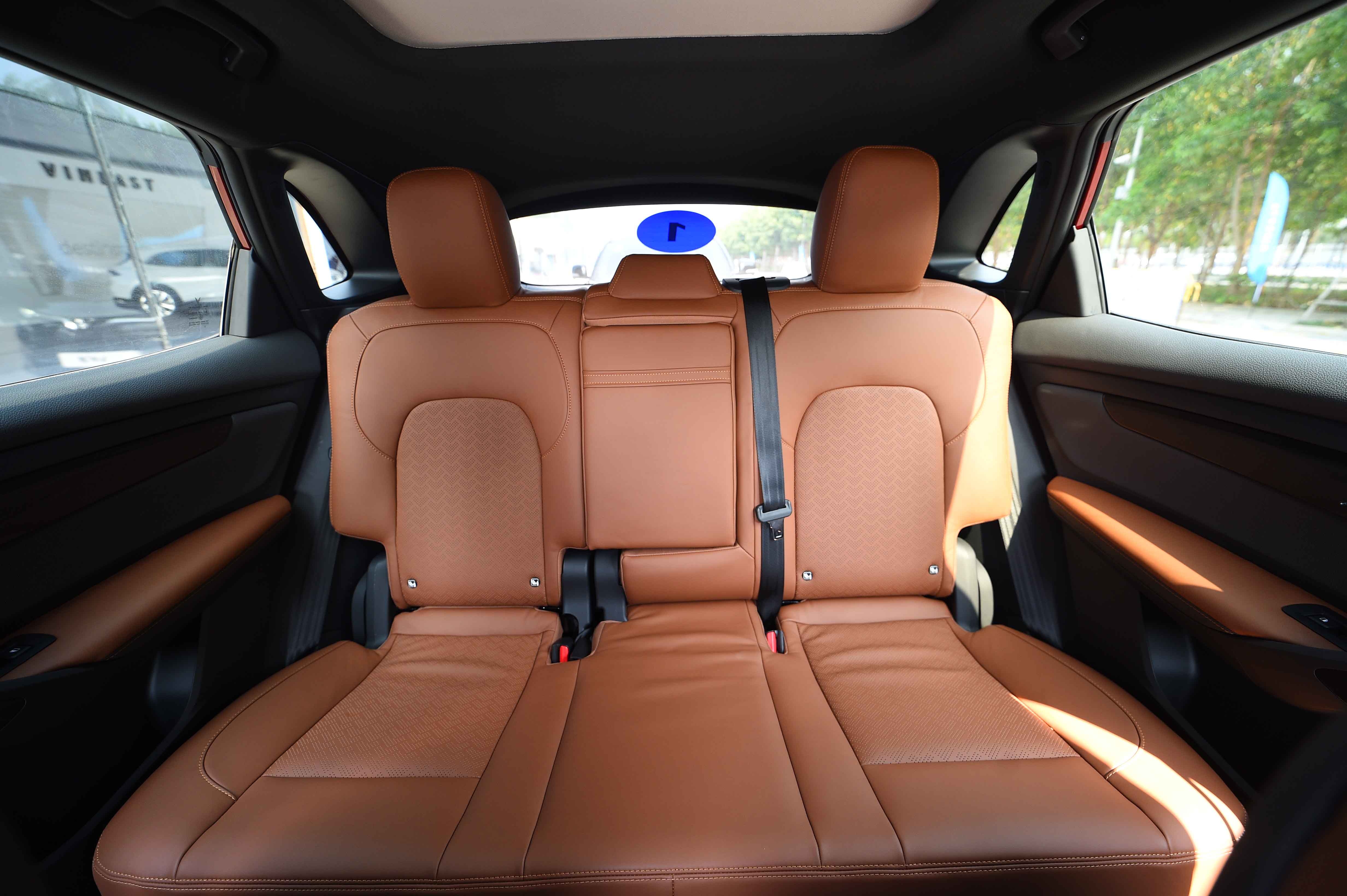 Can canh VinFast VF 8 tai Viet Nam anh 10