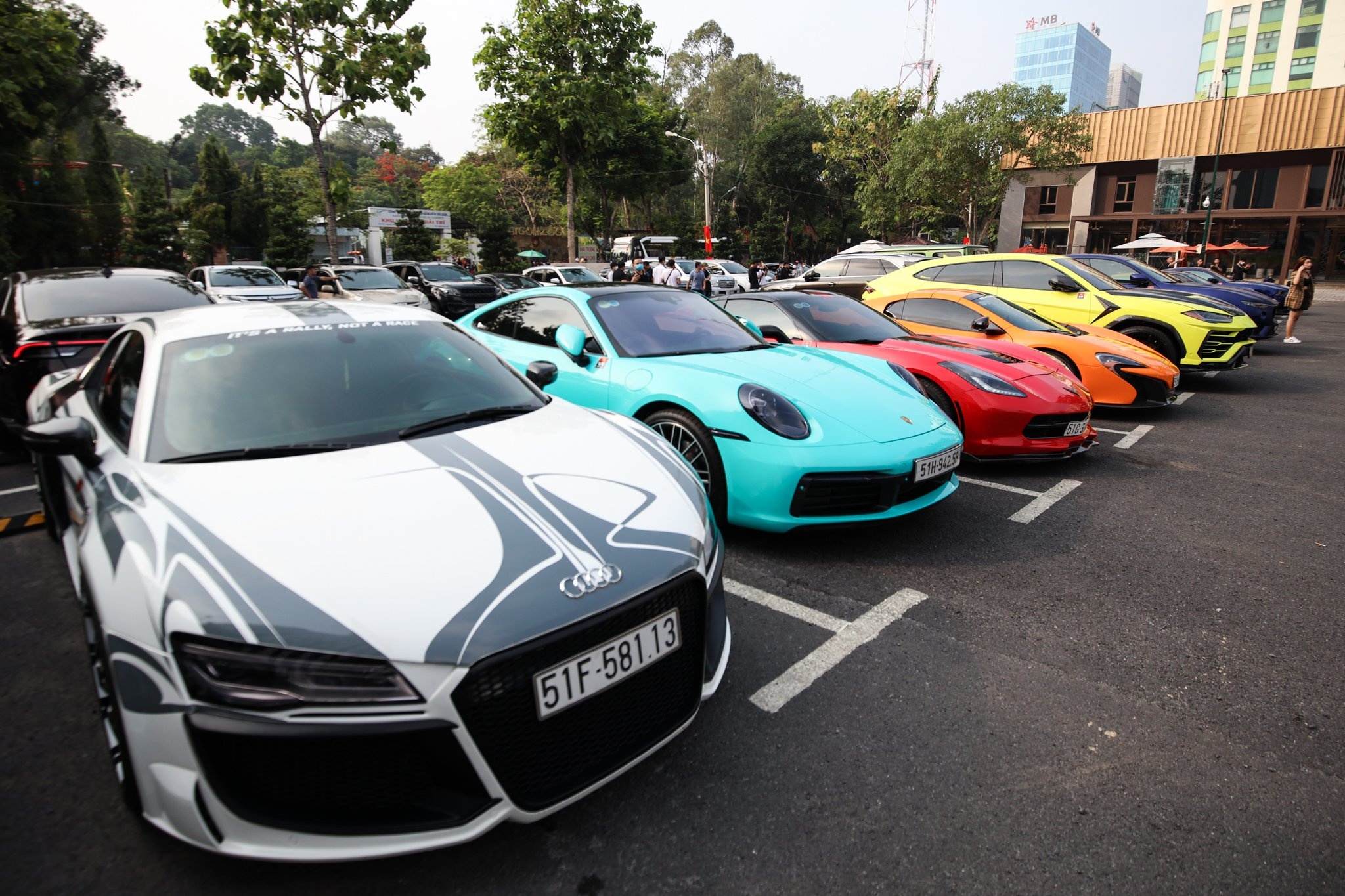 hanh trinh sieu xe anh 14