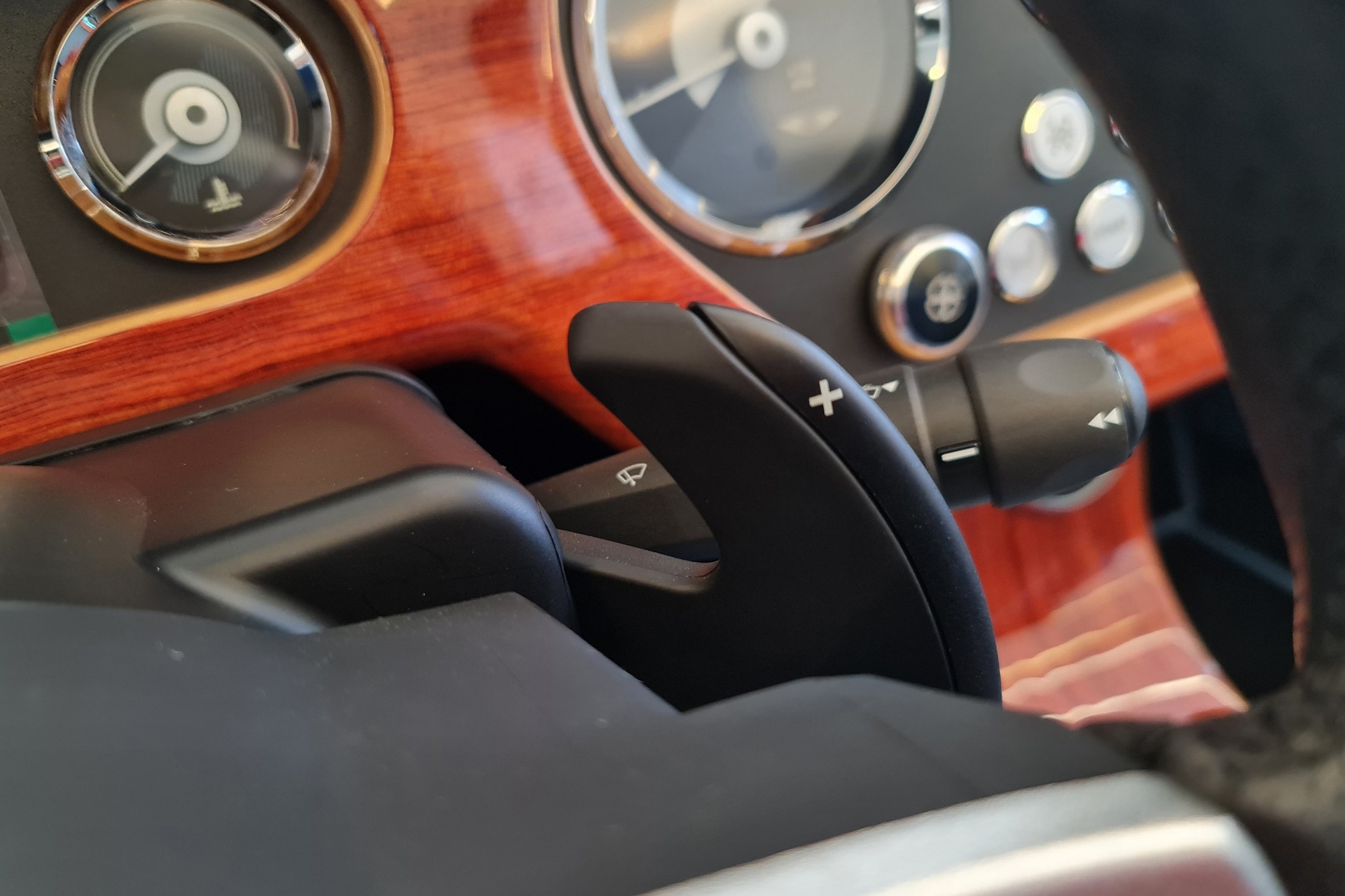 Morgan Plus Six 2022 anh 13