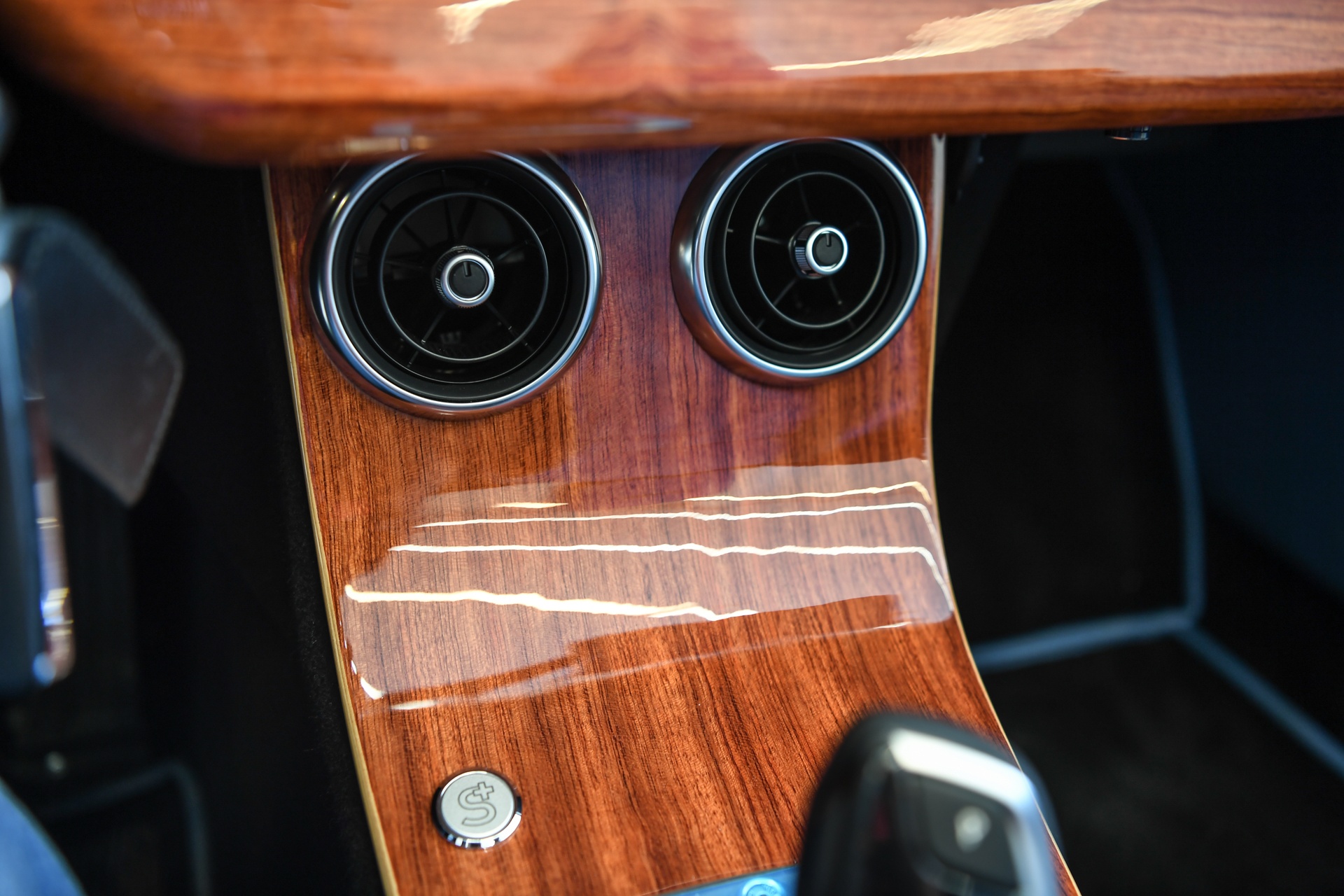 Morgan Plus Six 2022 anh 12