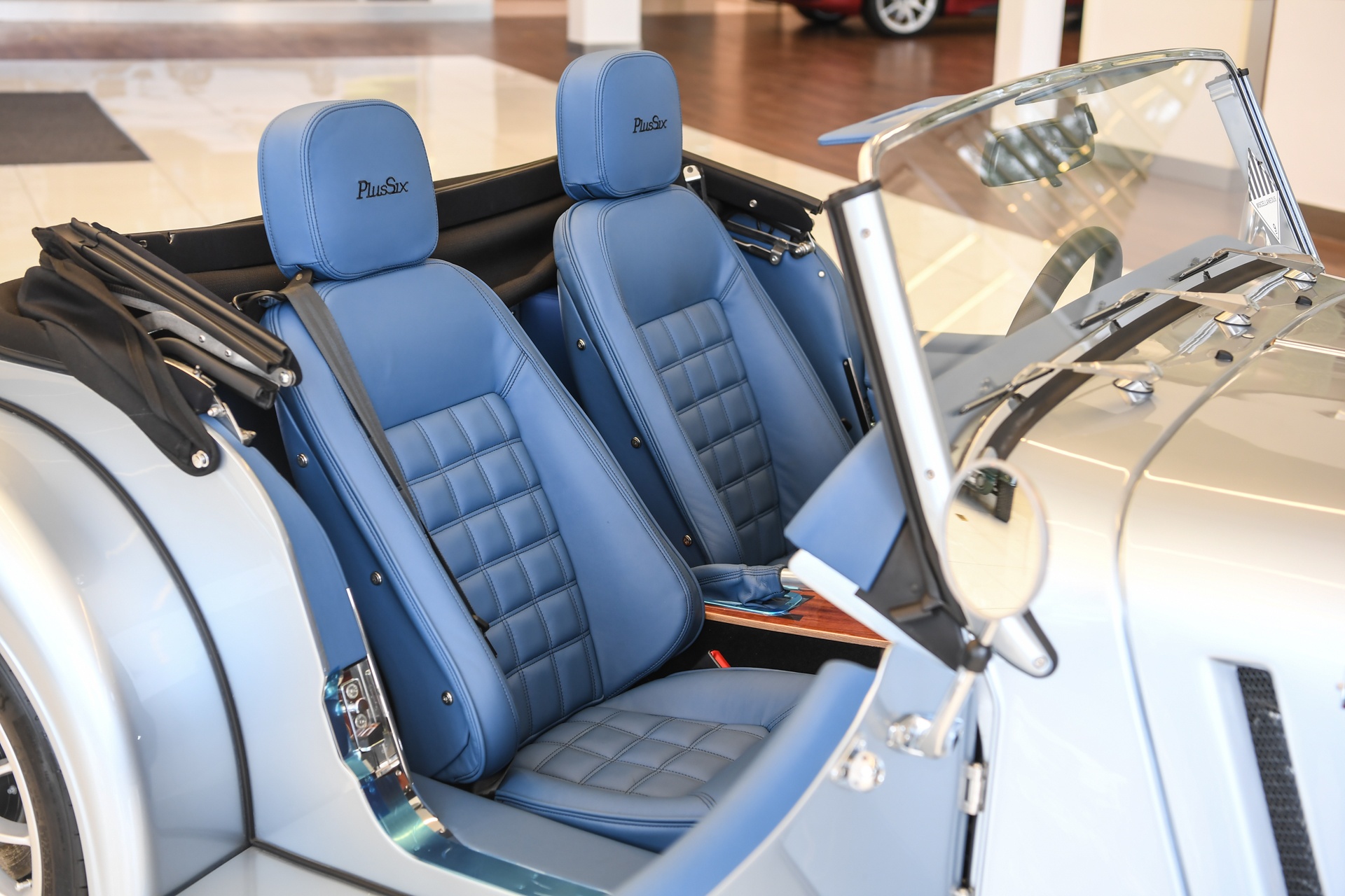 Morgan Plus Six 2022 anh 10