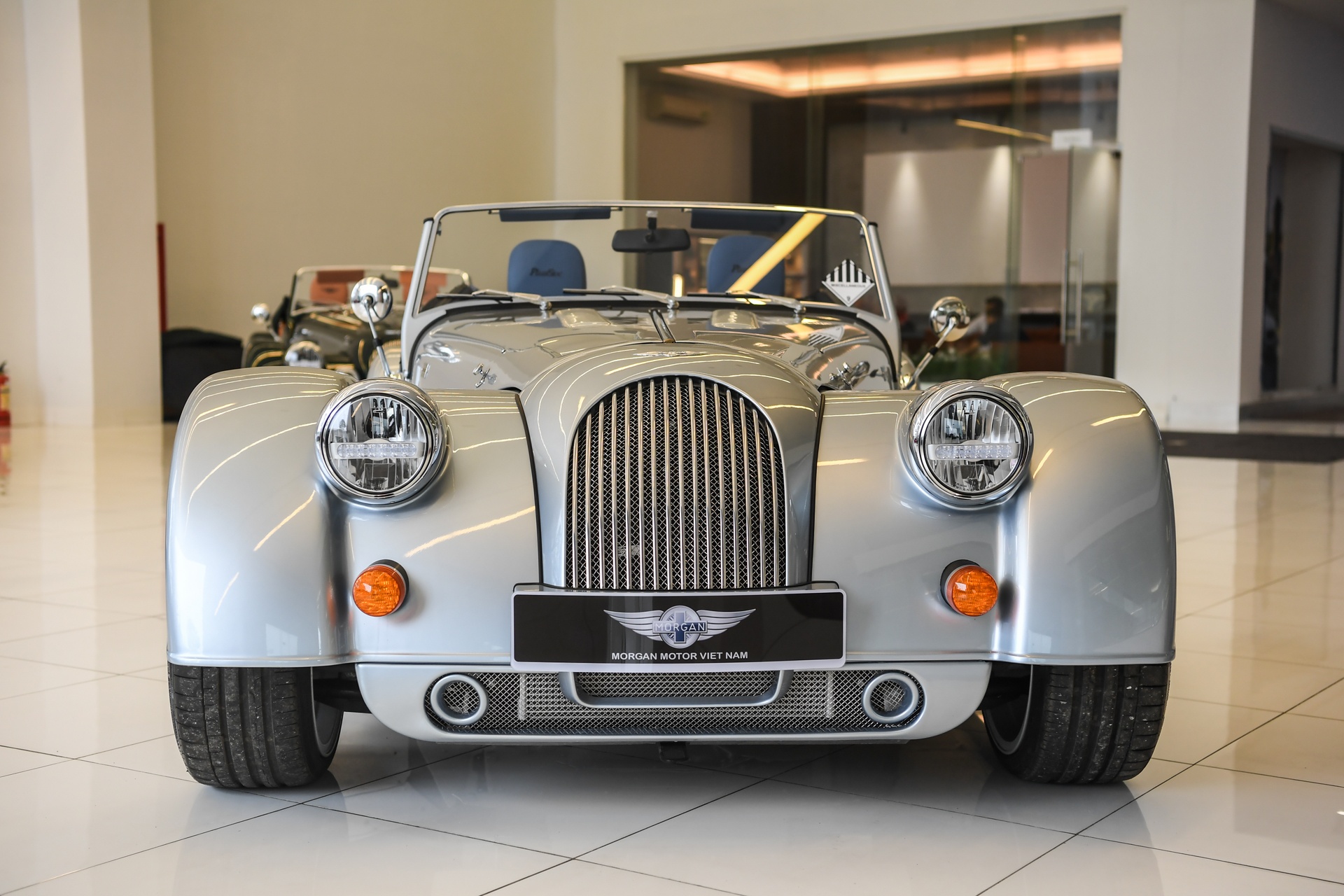 Morgan Plus Six 2022 anh 2