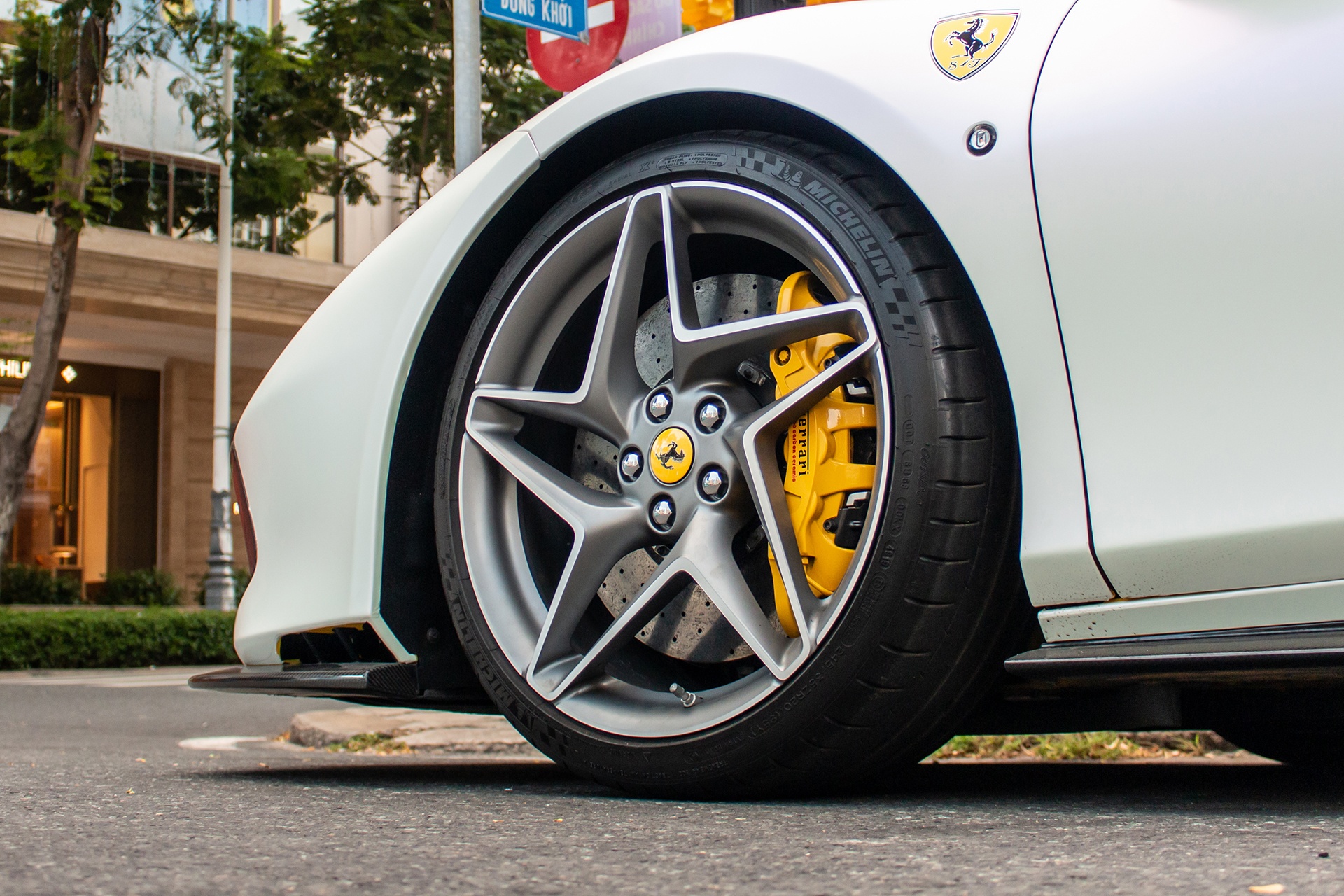 Ferrari F8 Spider anh 13