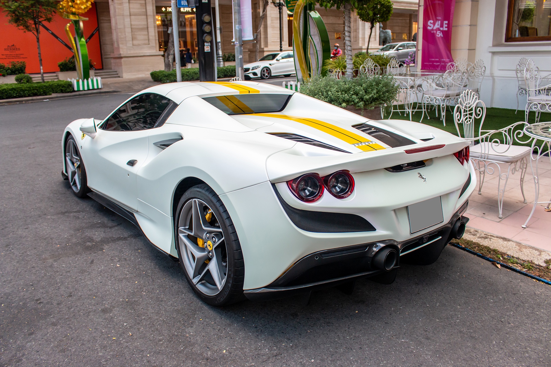 Ferrari F8 Spider anh 9