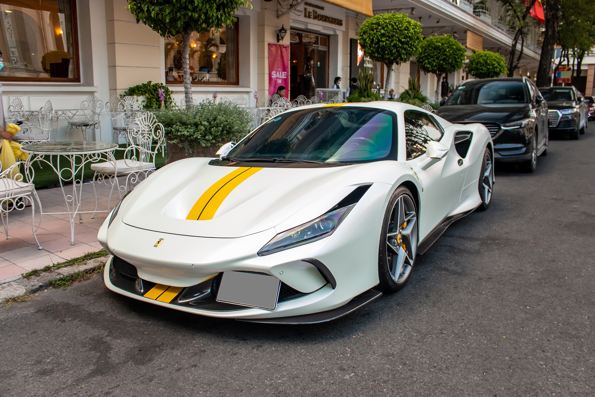 Ferrari F8 Spider duoc lam moi ngoai that tai TP.HCM hinh anh