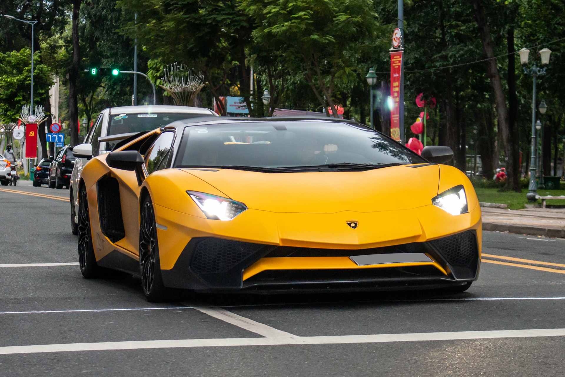 sieu xe xuong pho dip nghi le anh 3