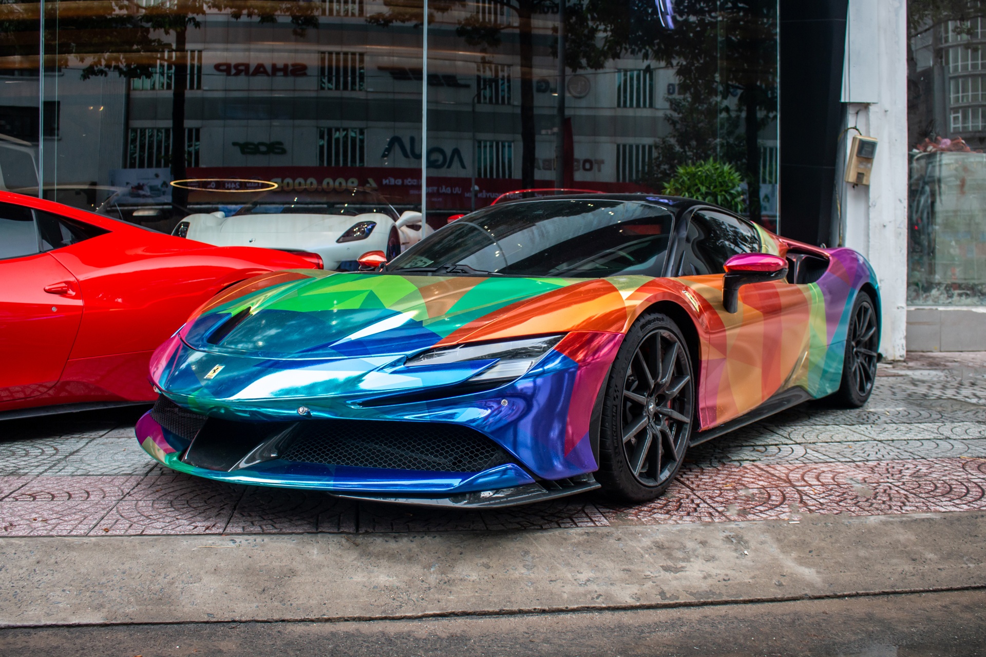 Ferrari SF90 Stradale voi ngoai that bat mat tai TP.HCM hinh anh