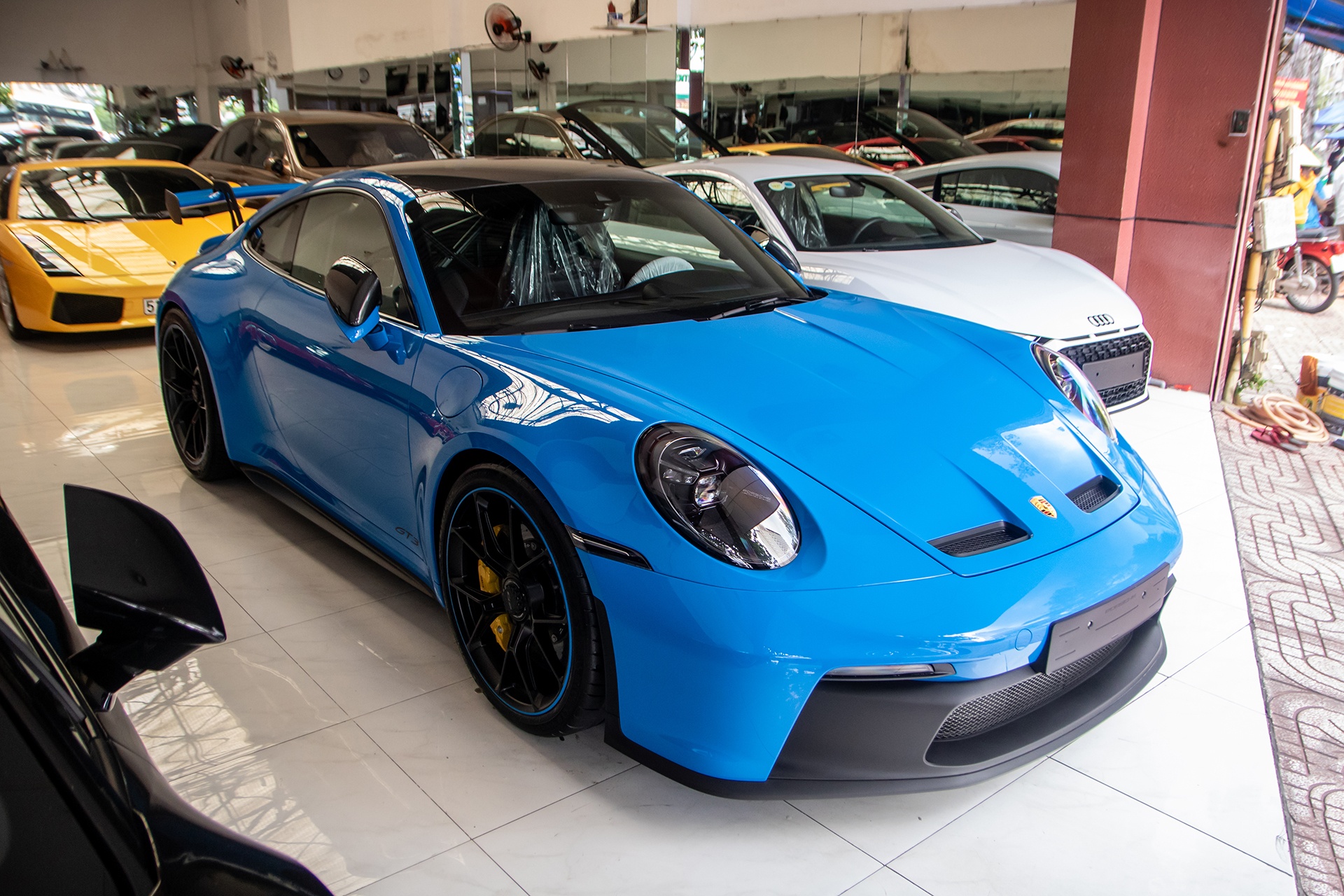 Porsche 911 GT3 2022 anh 3