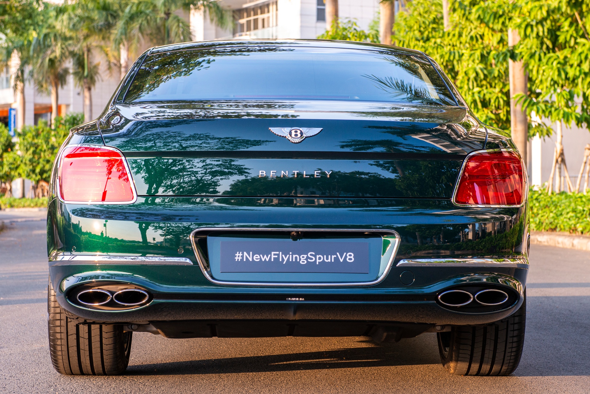 Bentley Flying Spur V8 anh 2