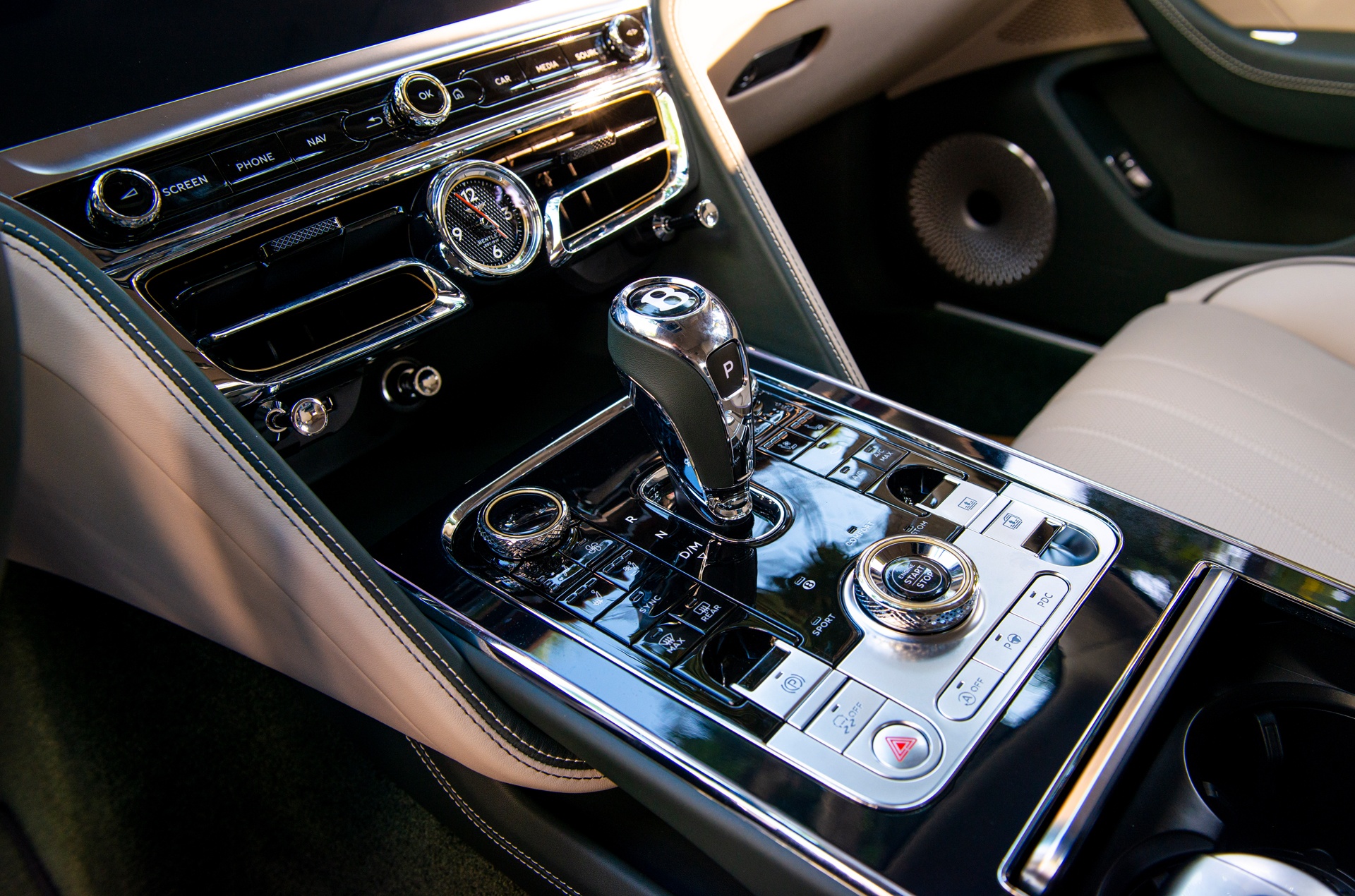 Bentley Flying Spur V8 anh 7