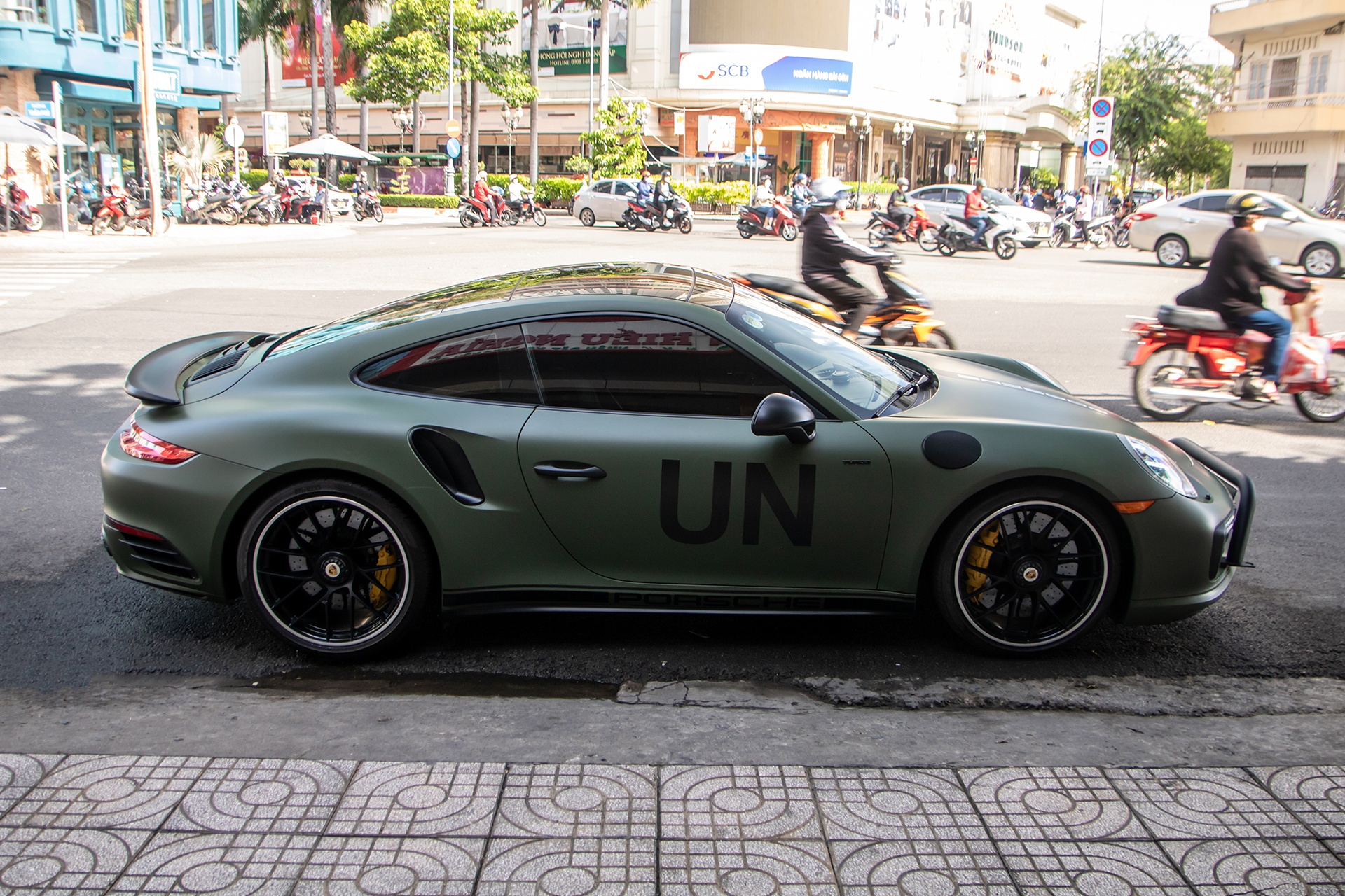 Porsche 911 Turbo S anh 10