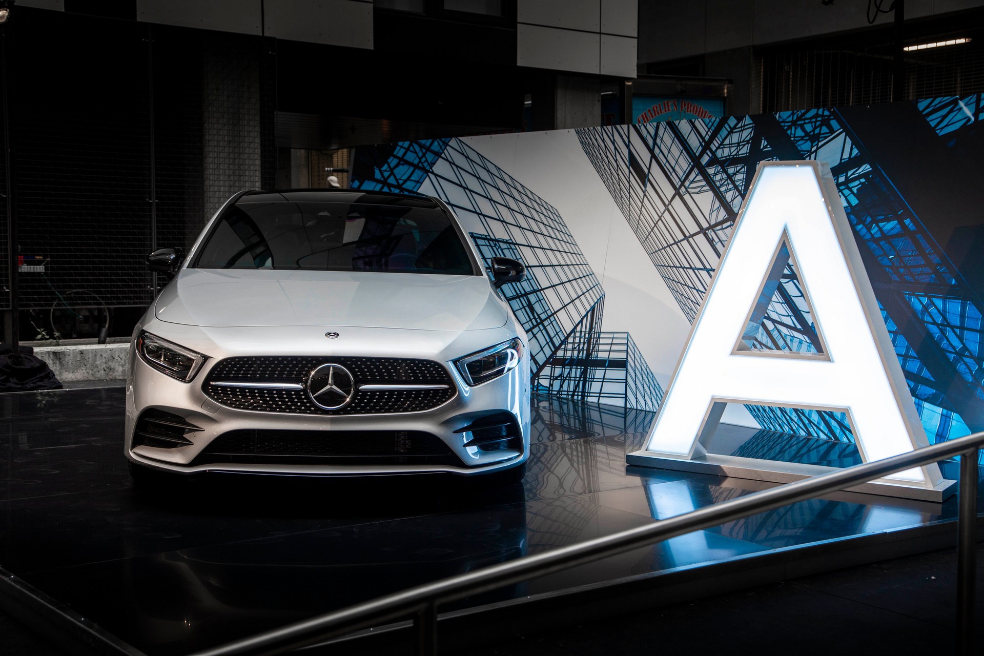 Mercedes-Benz se khai tu nhieu mau xe phan khuc thap hinh anh