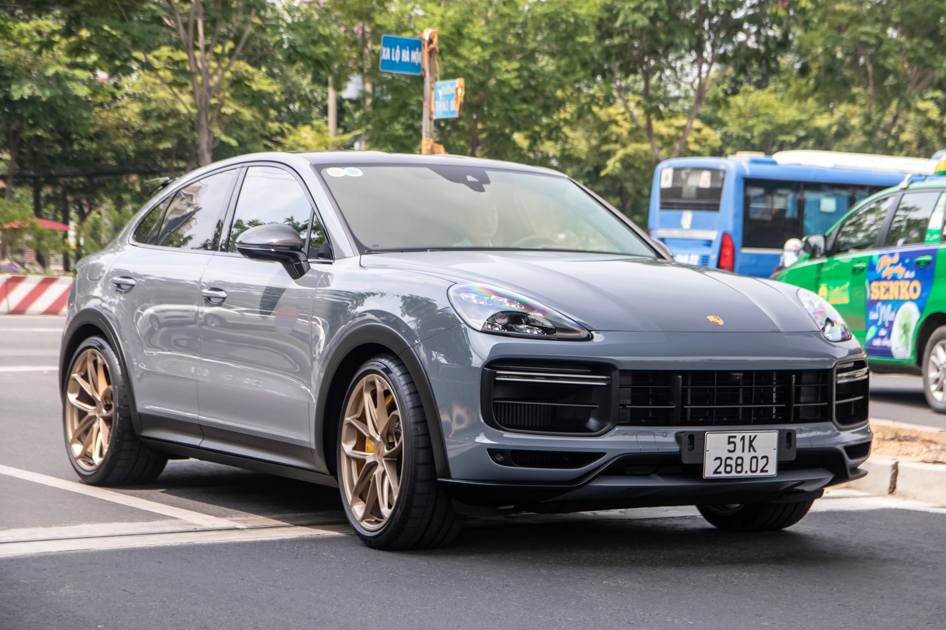 Can canh Porsche Cayenne Turbo GT cua ong Dang Le Nguyen Vu hinh anh