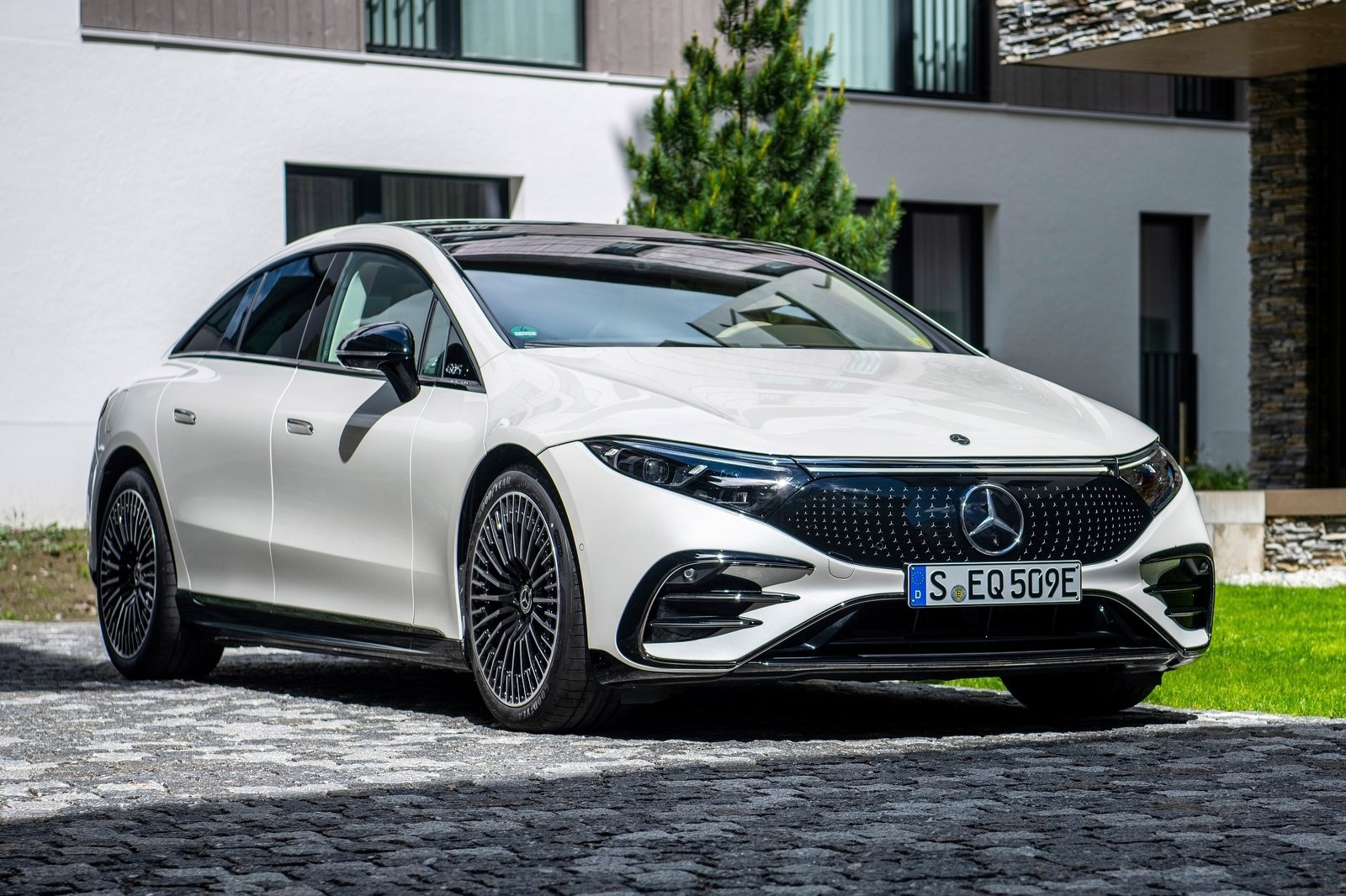 Cuoc chien EV - Mercedes-Benz phu nhieu phan khuc hinh anh