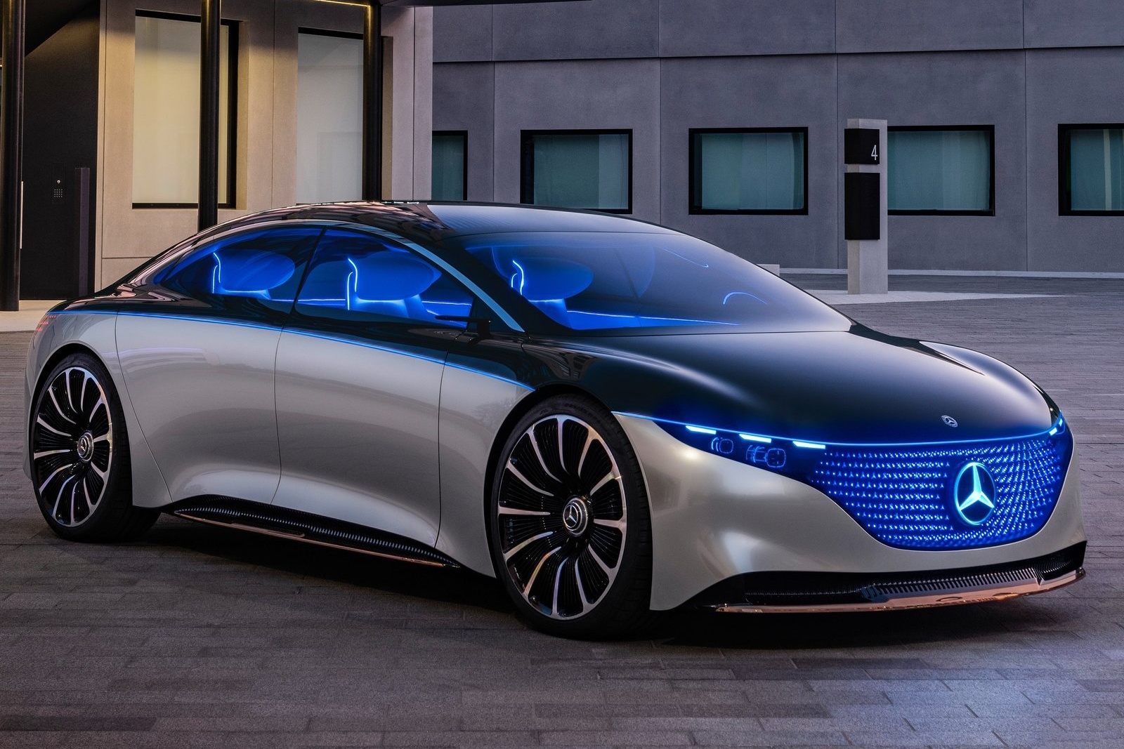 Nhung mau xe tien ty tai Vietnam Motor Show 2022 hinh anh