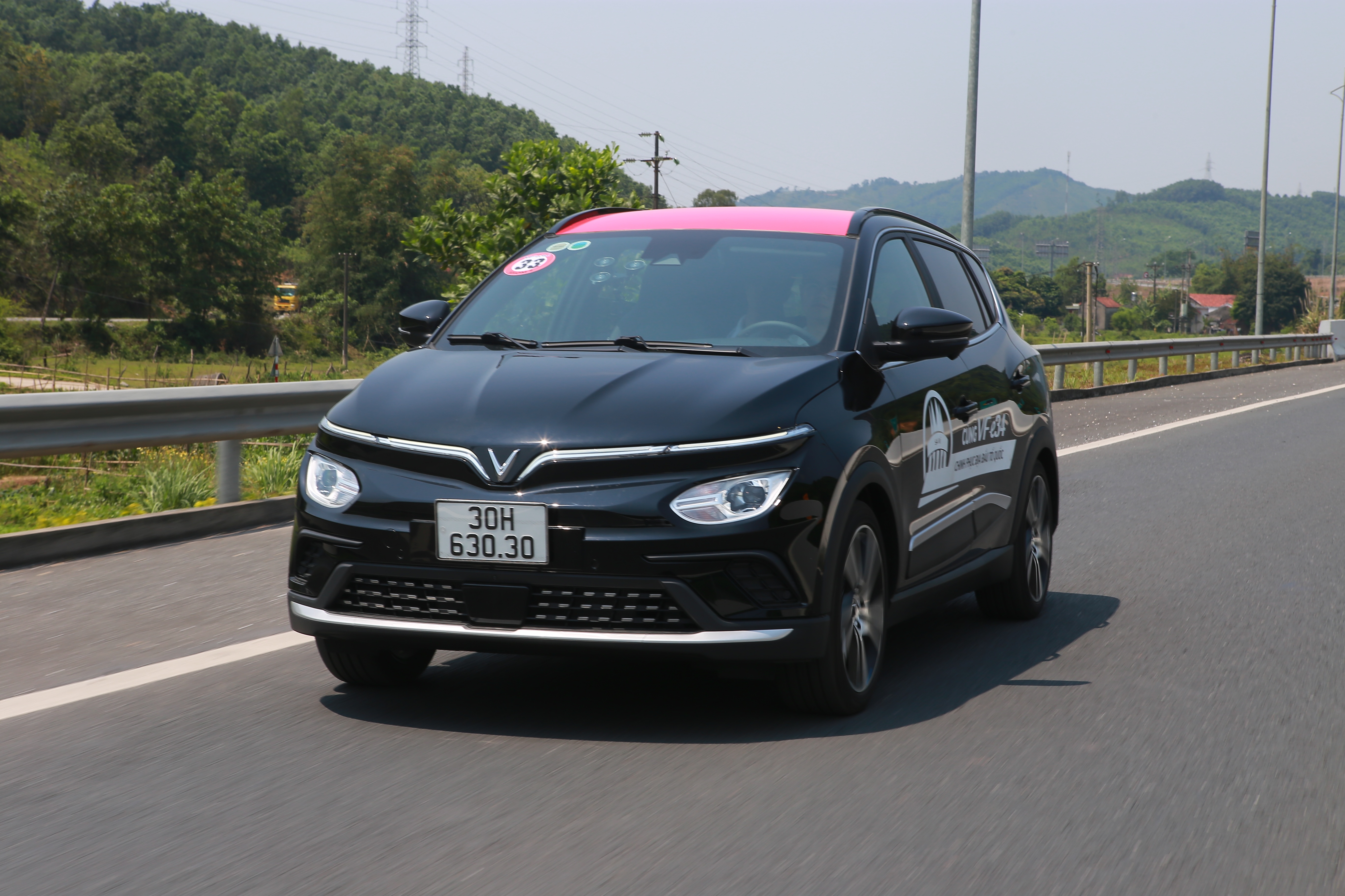 Xe dien co gi khac biet so voi oto truyen thong? hinh anh