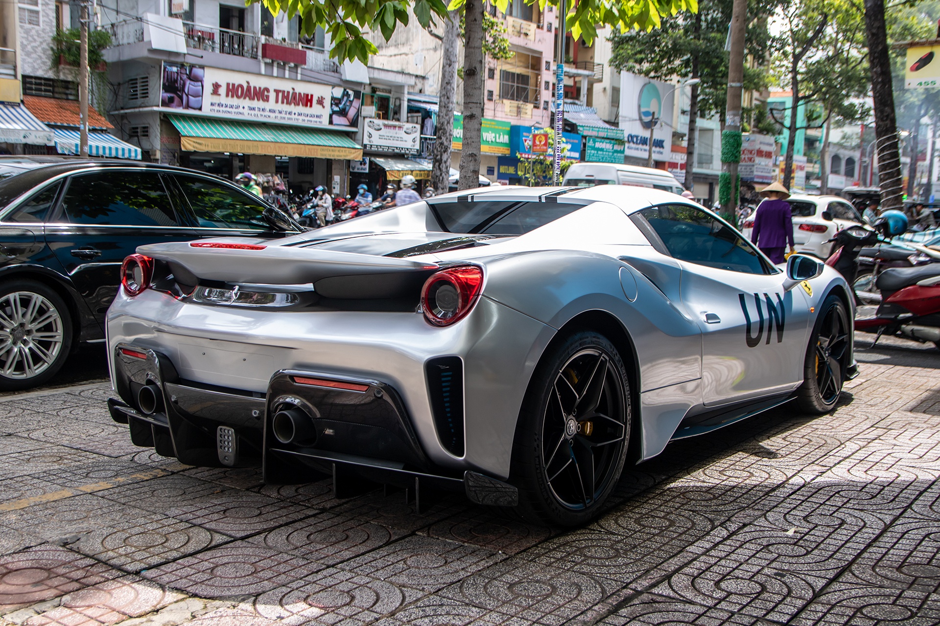 xe Ferrari manh nhat Viet Nam anh 9