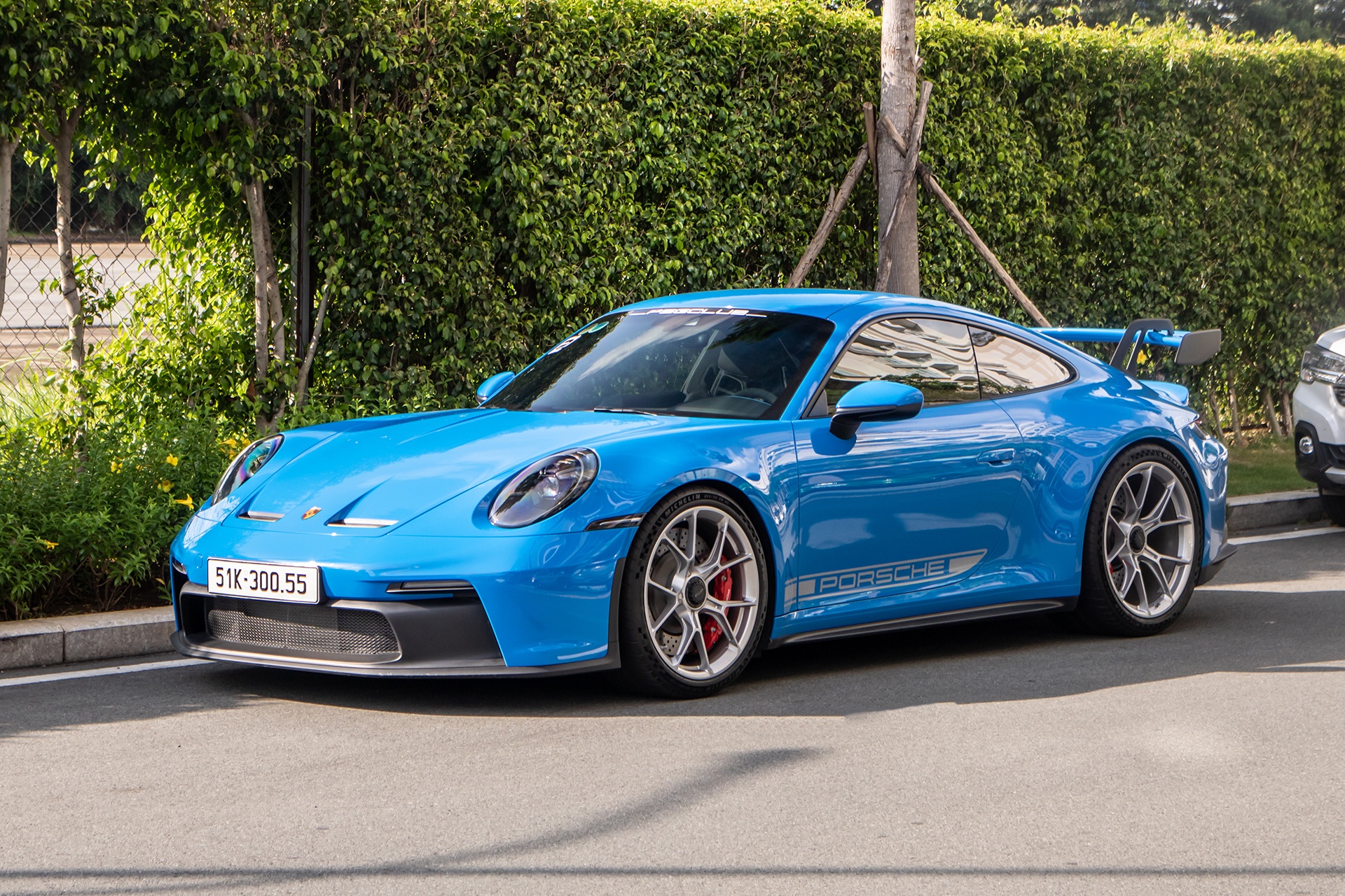 Can canh Porsche 911 GT3 voi mau son doc tai TP.HCM hinh anh