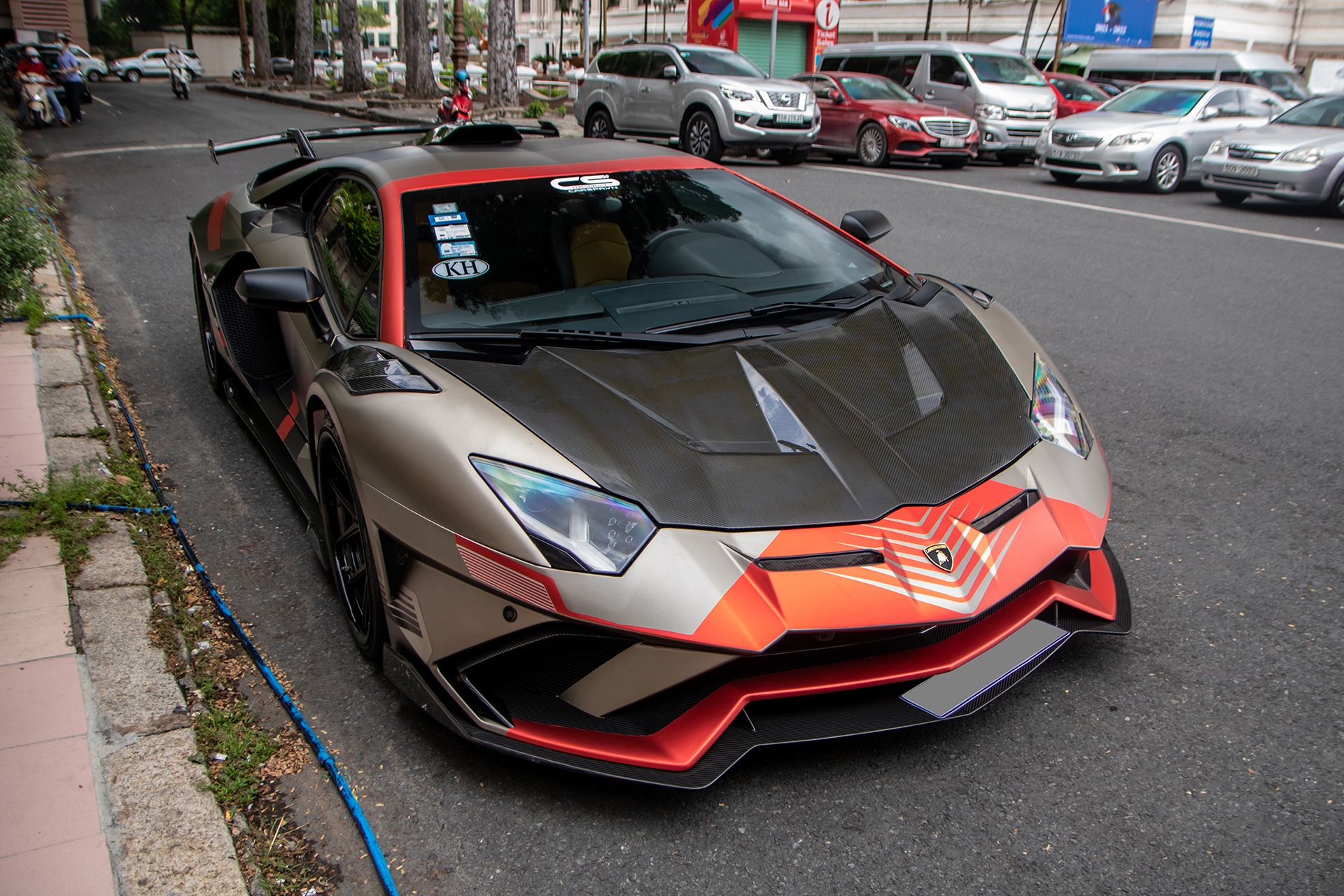 Lamborghini Aventador LP 700-4 anh 2