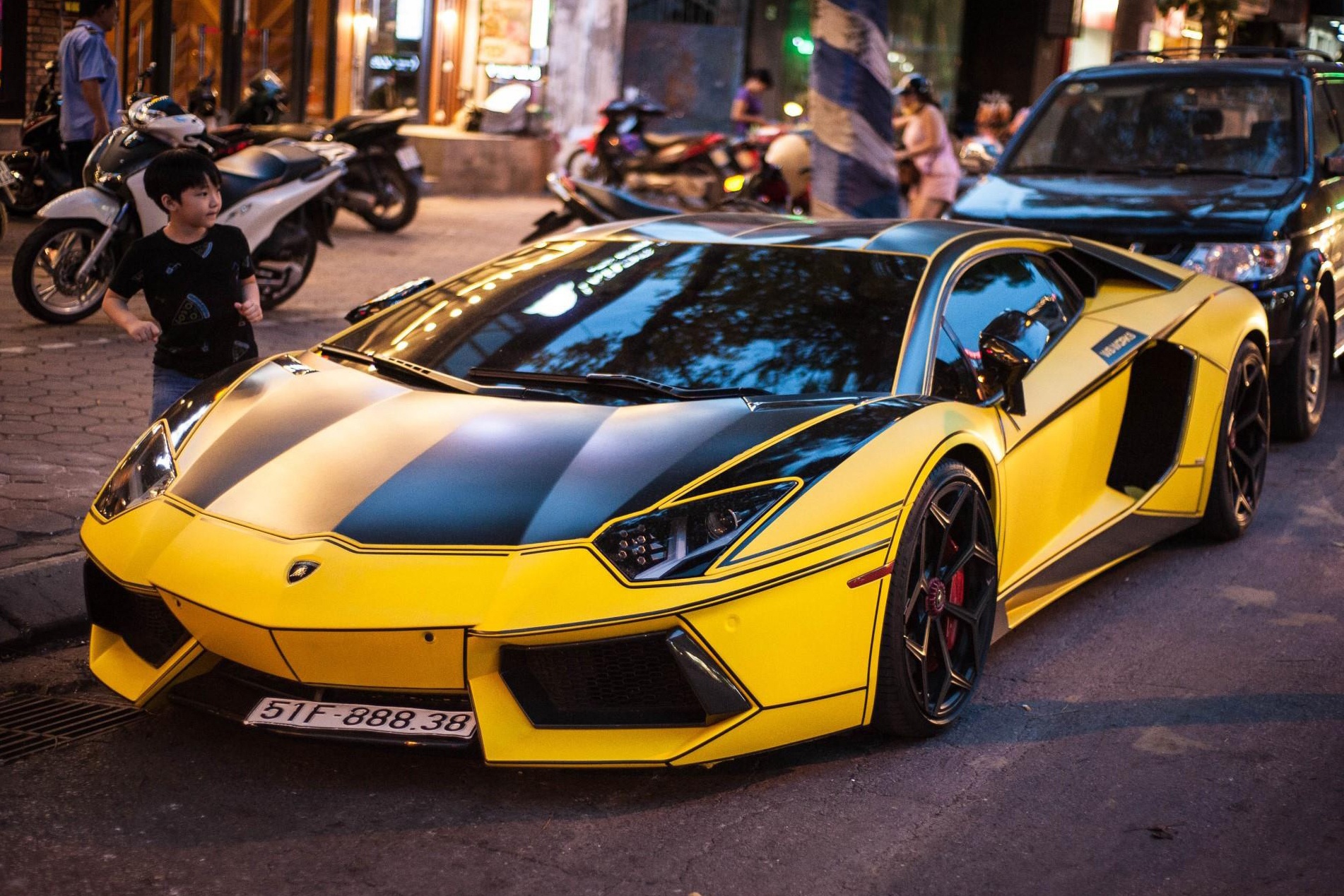 Kho tim thay sieu xe hang hiem o showroom chinh hang tai Viet Nam hinh anh