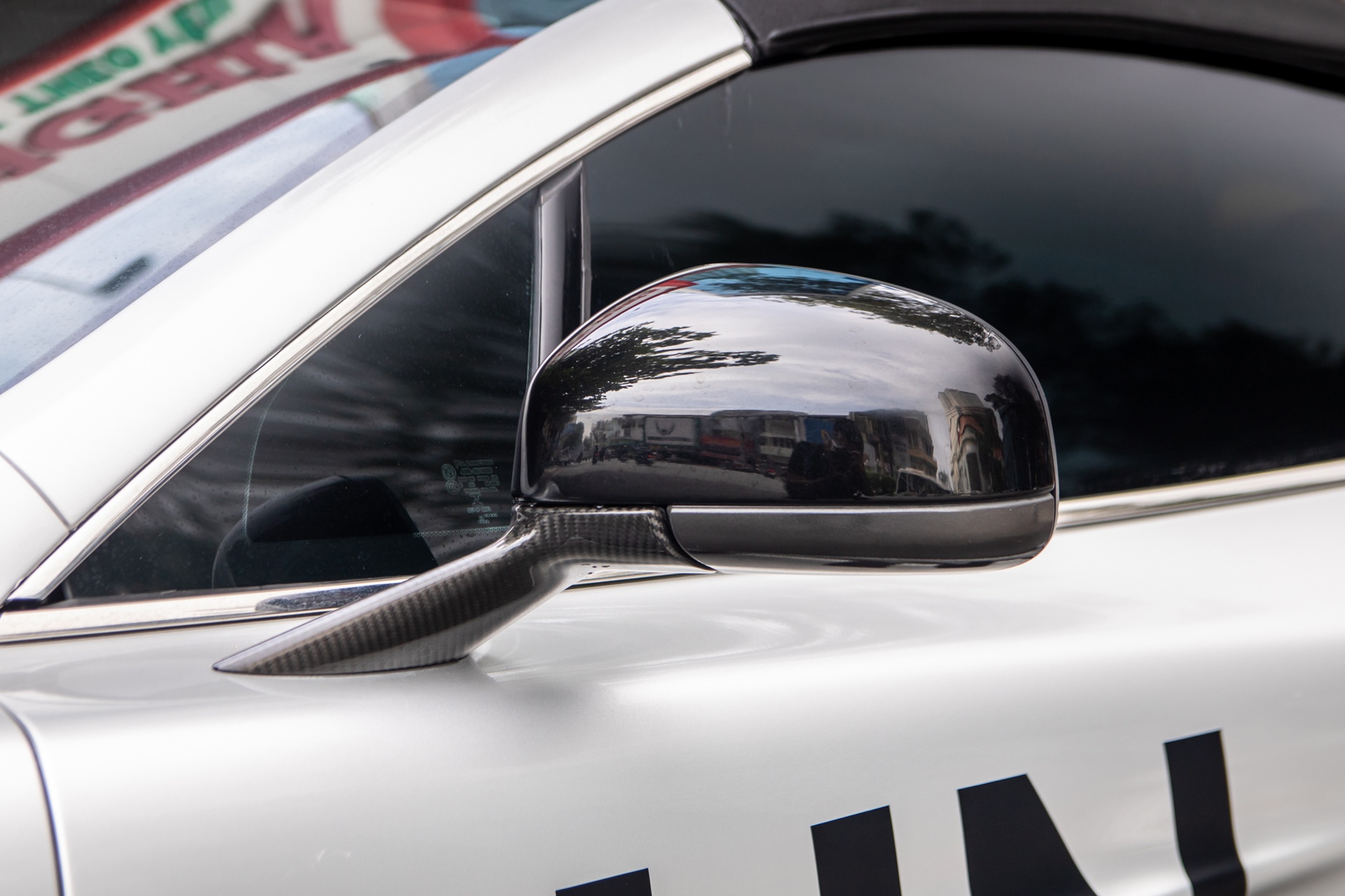 Aston Martin Vanquish Volante ảnh 11 Aston Martin Vanquish Volante anh 11