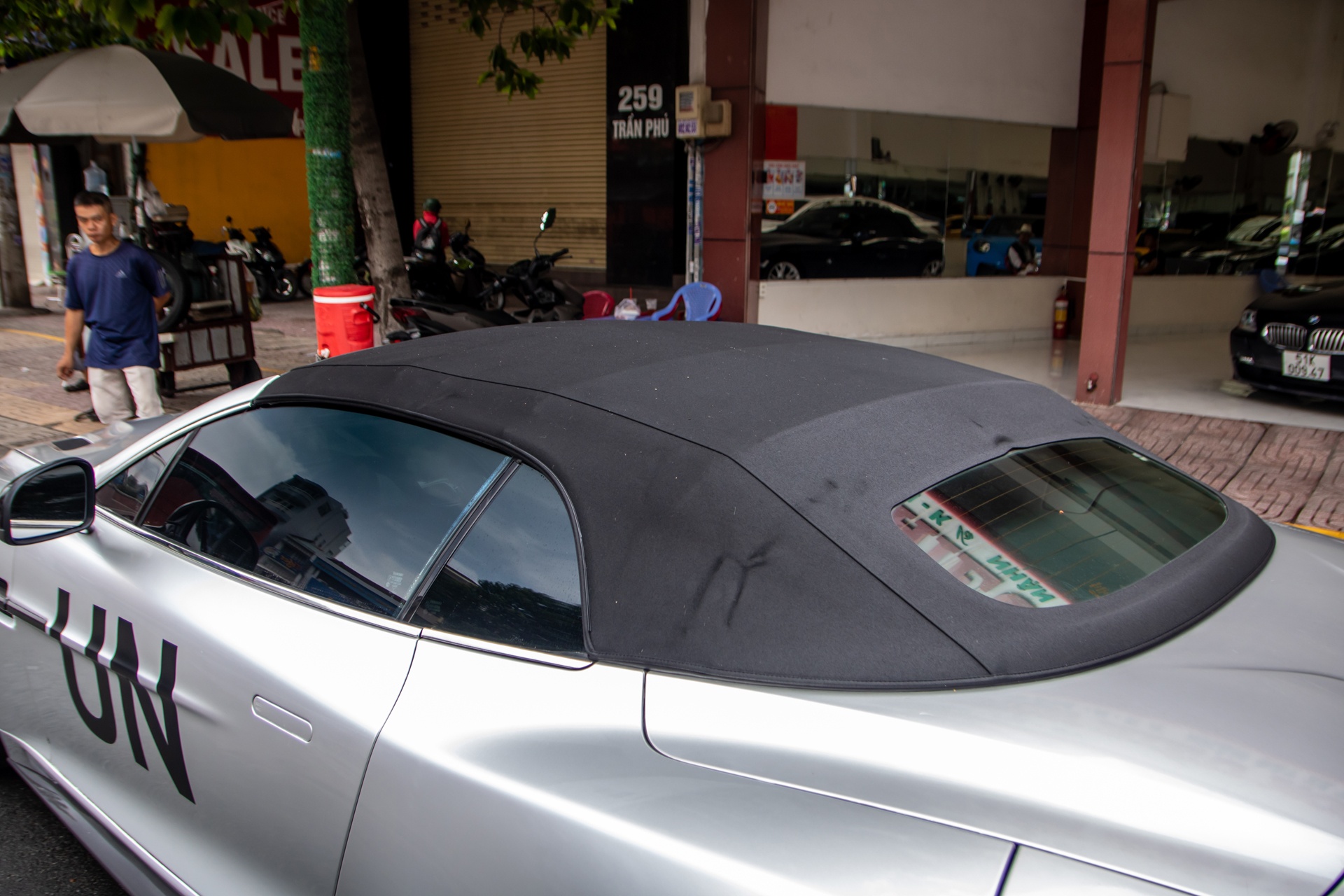 Aston Martin Vanquish Volante anh 6