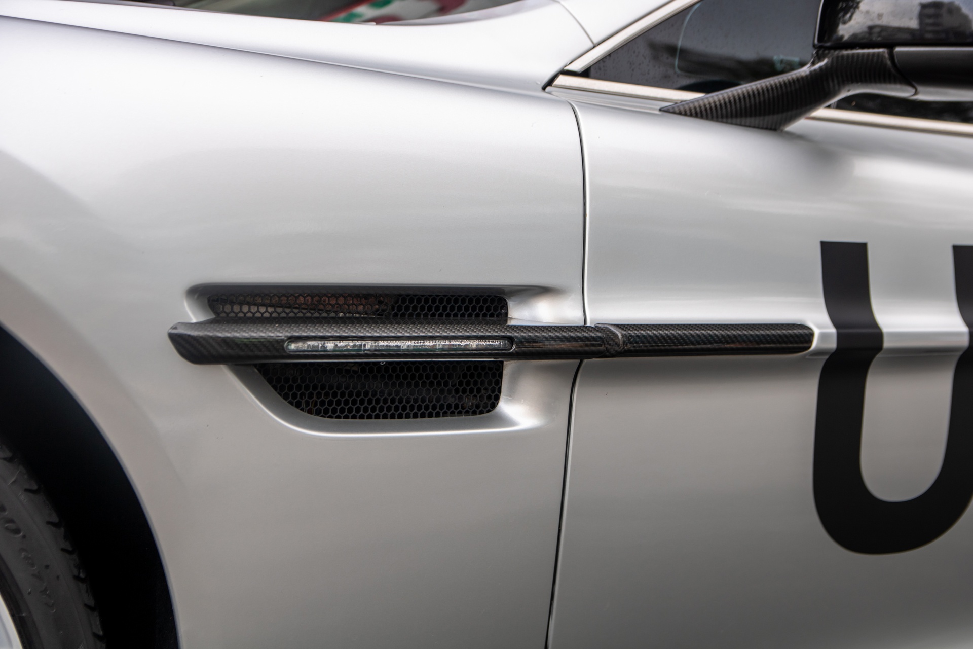 Aston Martin Vanquish Volante ảnh 12 Aston Martin Vanquish Volante anh 12